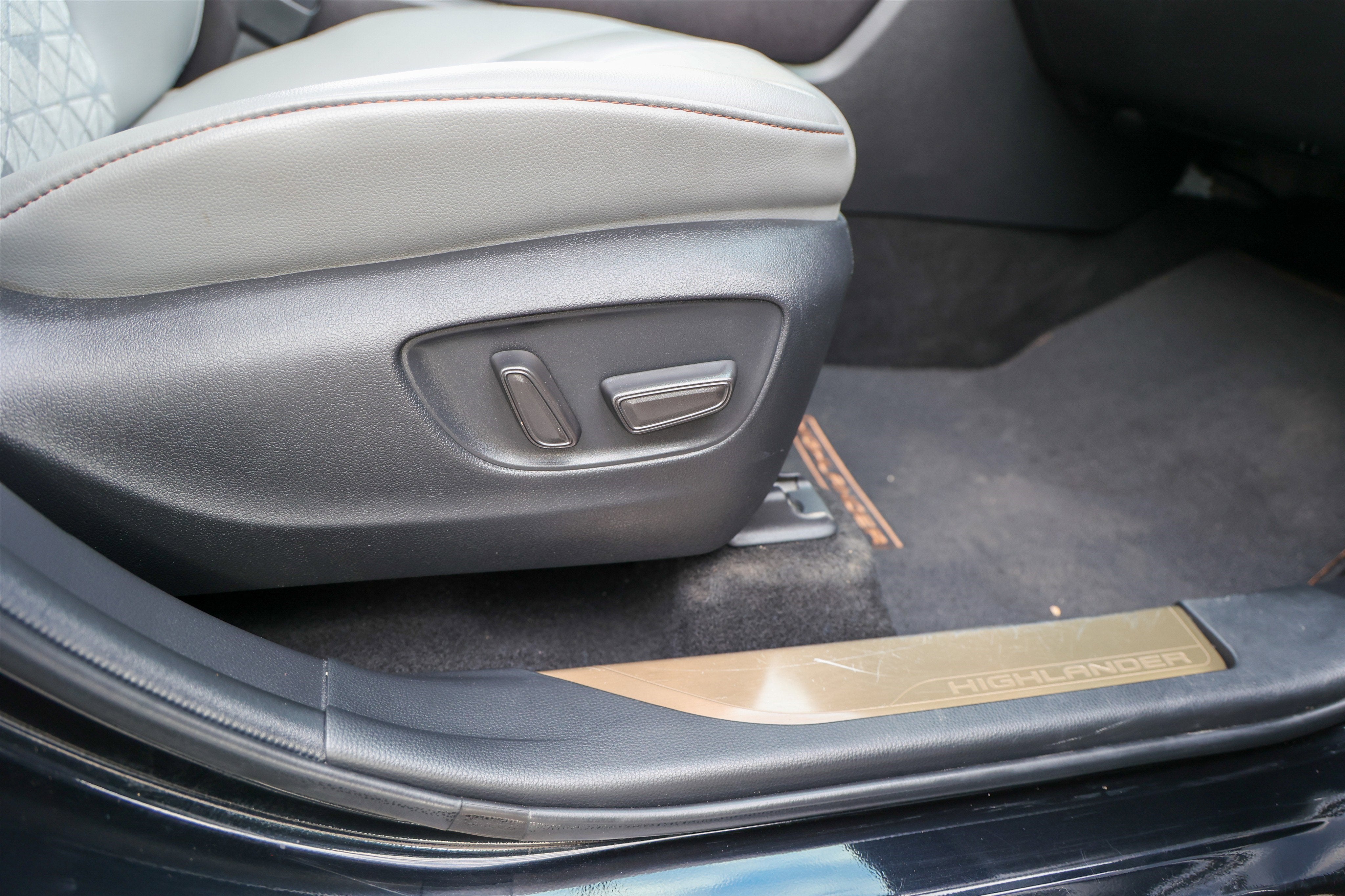 2022 Toyota HIGHLANDER HYBRD Hybrid Bronze Edition