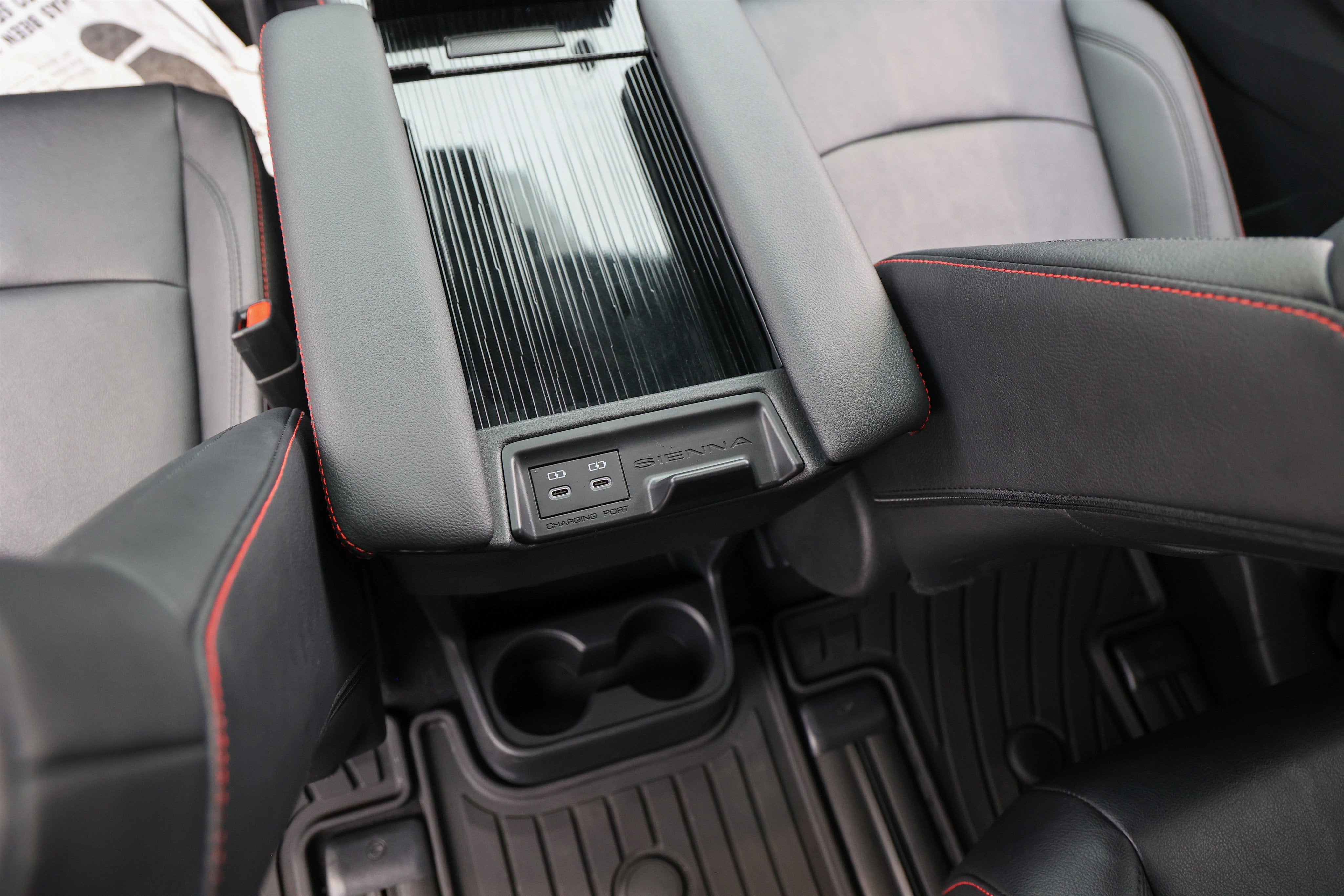 2025 Toyota SIENNA XSE XSE