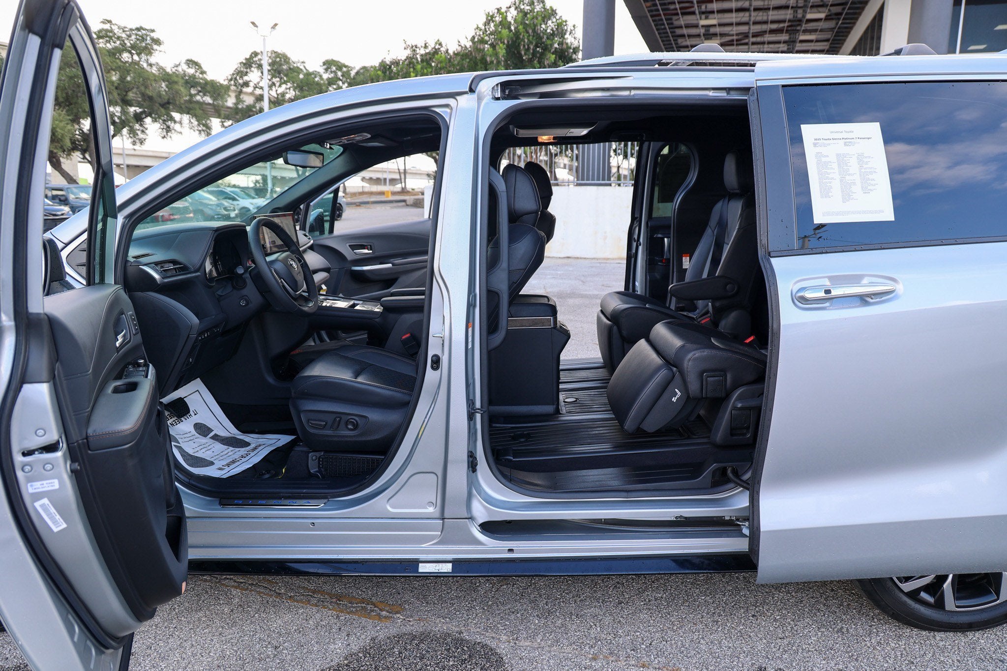 2025 Toyota Sienna Platinum