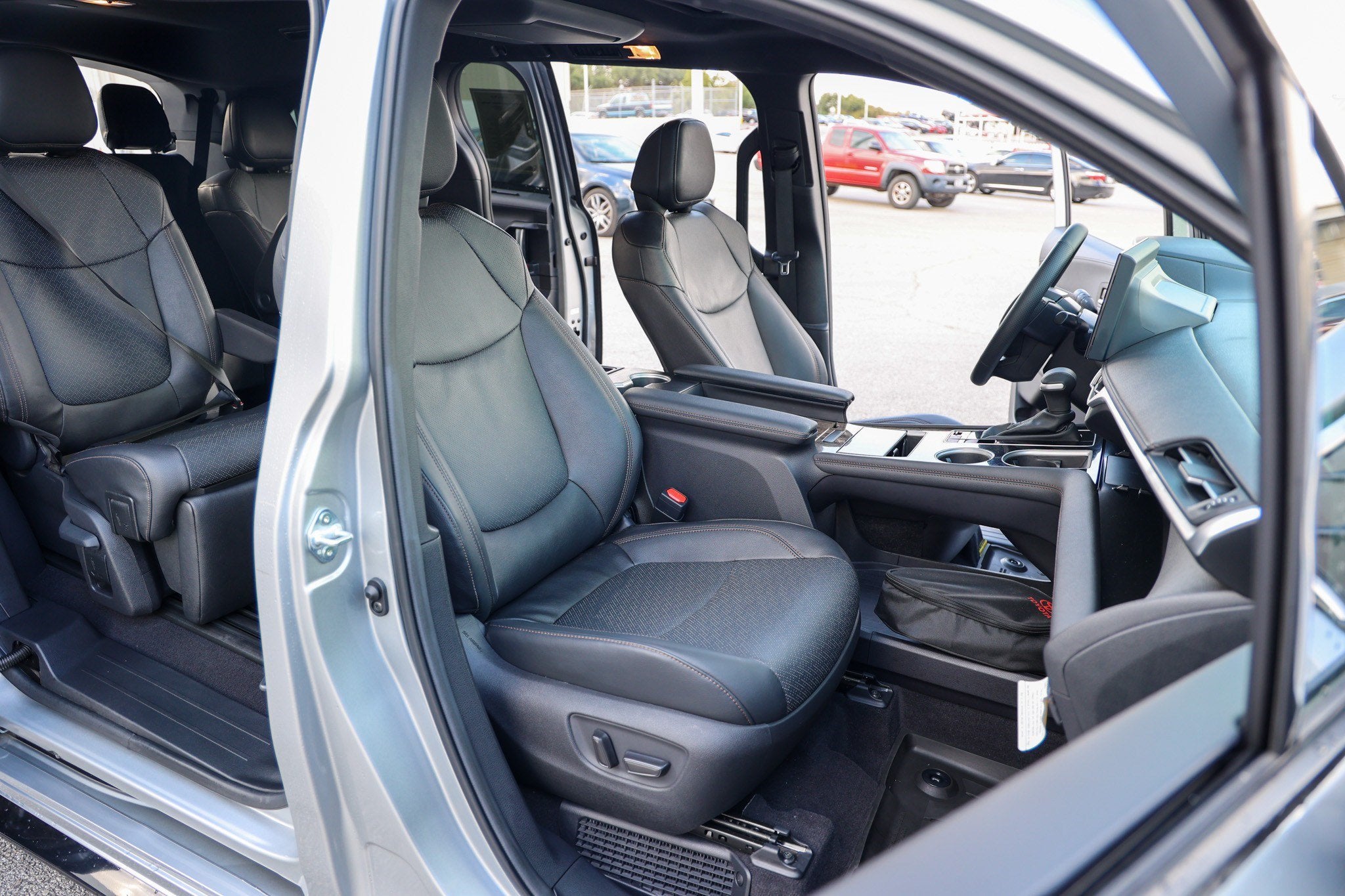 2025 Toyota Sienna Platinum