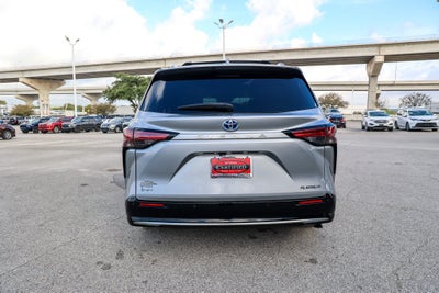 2025 Toyota Sienna Platinum