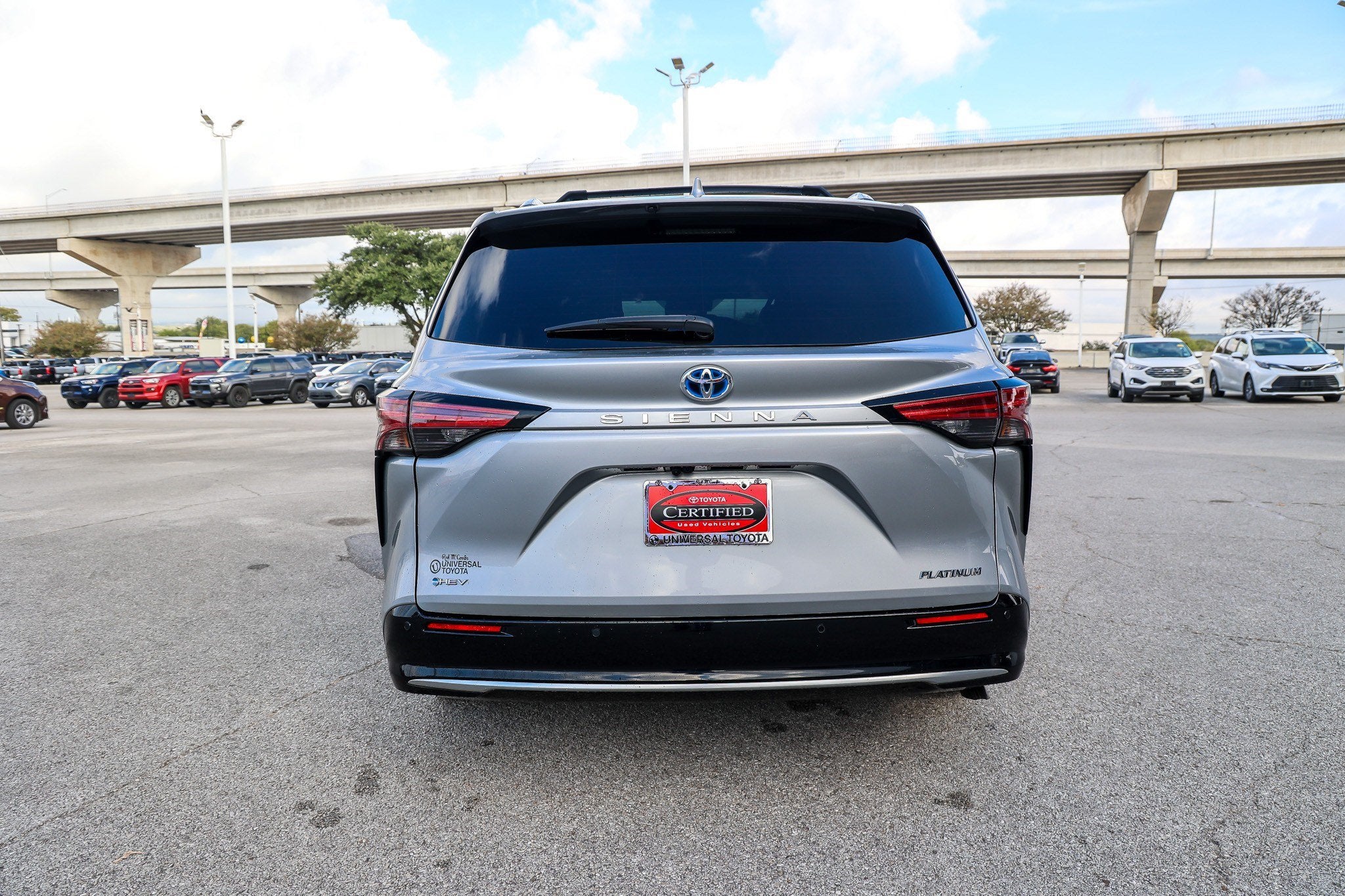 2025 Toyota Sienna Platinum