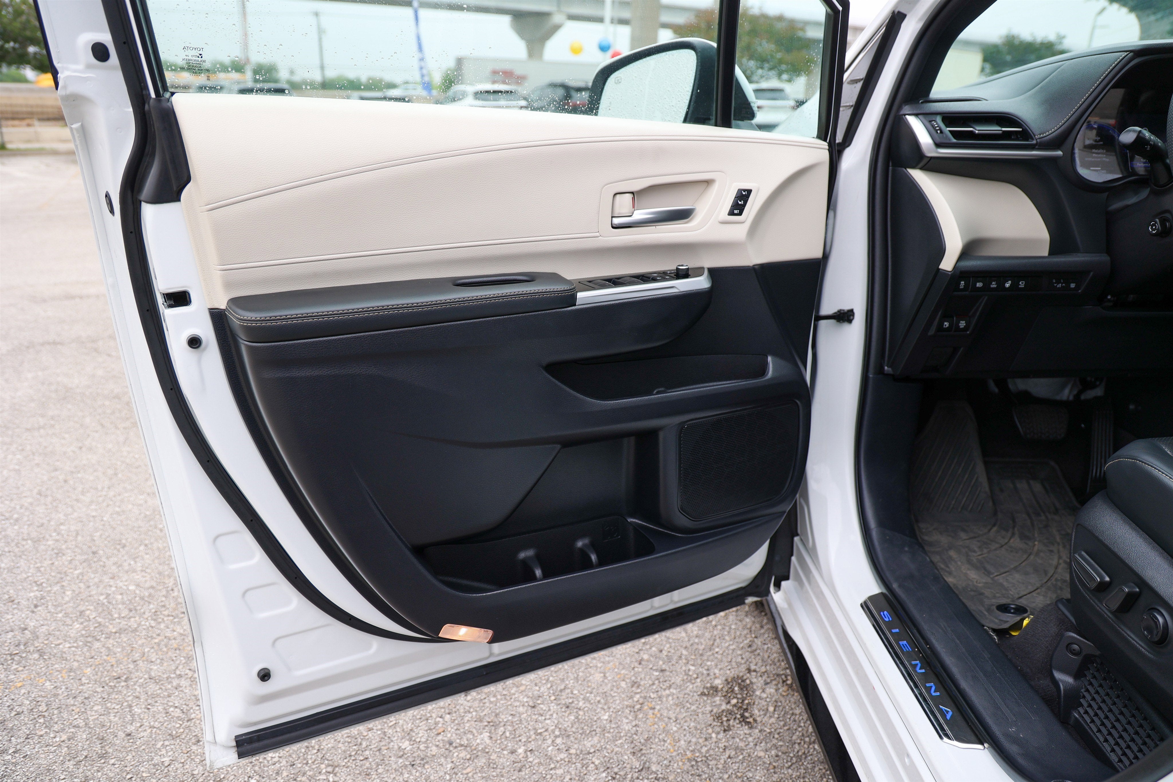 2025 Toyota SIENNA PLATINUM Platinum