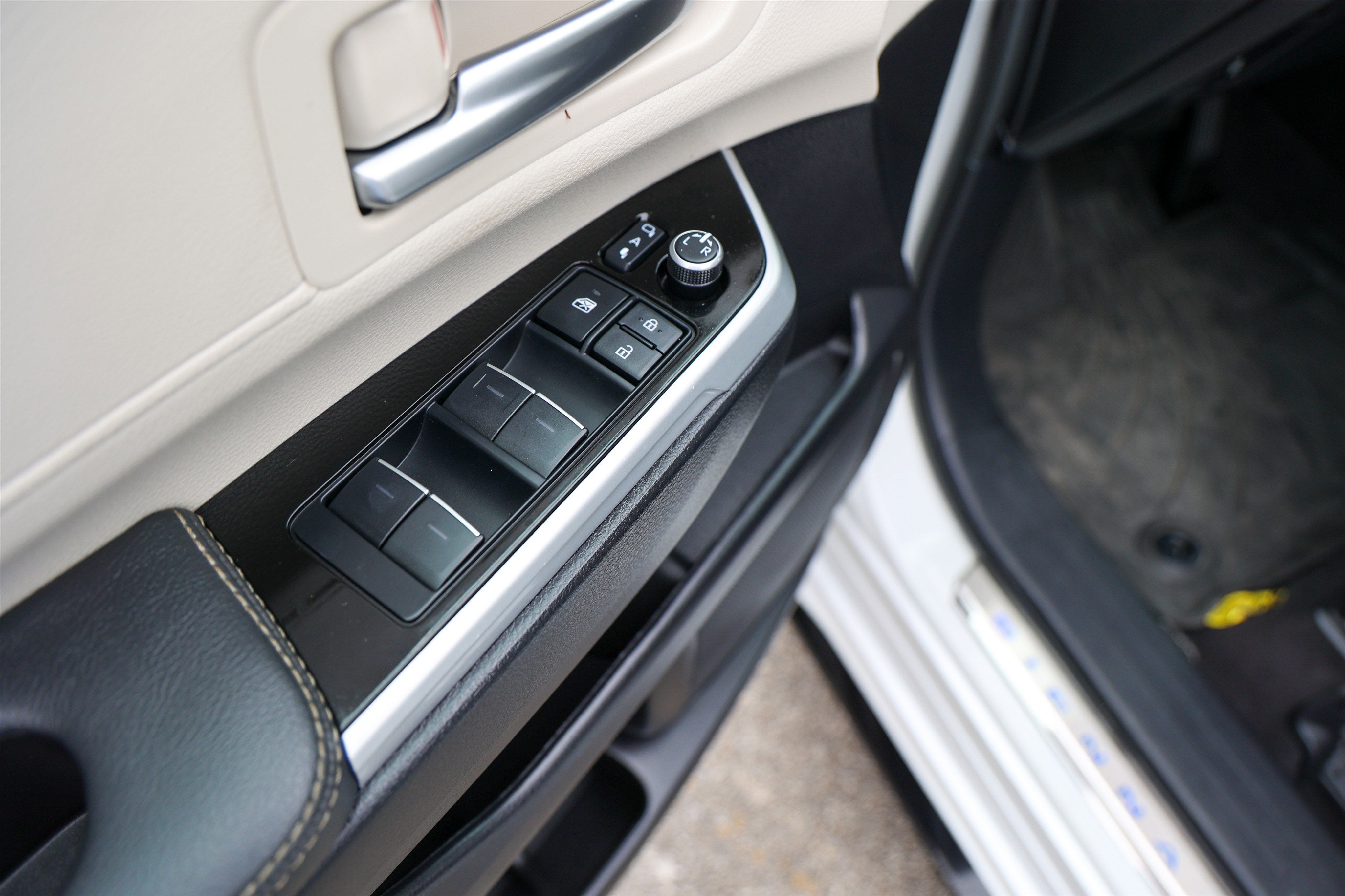 2025 Toyota SIENNA PLATINUM Platinum