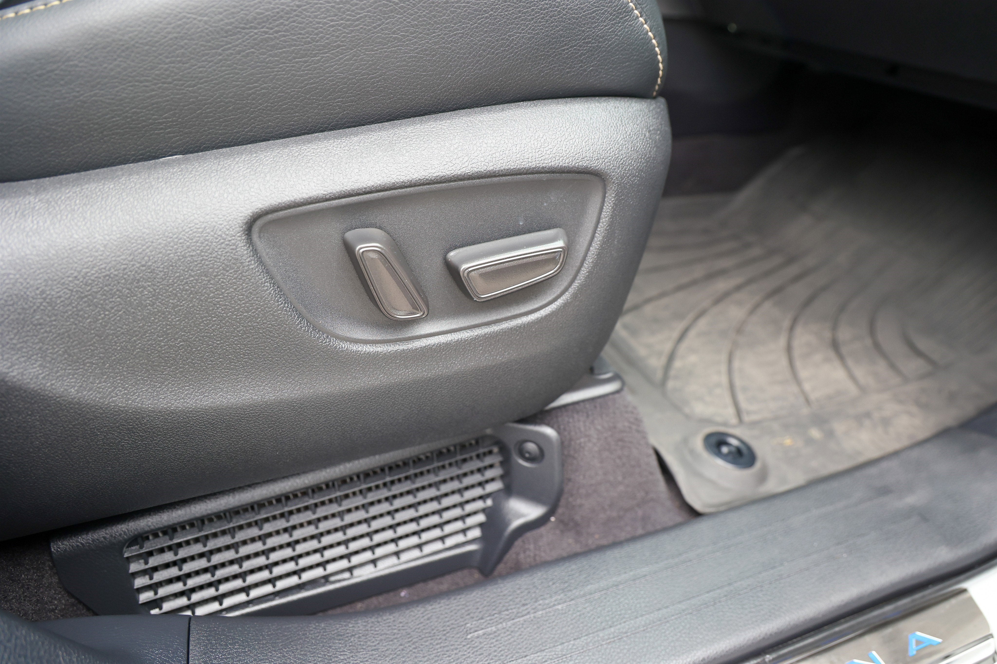 2025 Toyota SIENNA PLATINUM Platinum