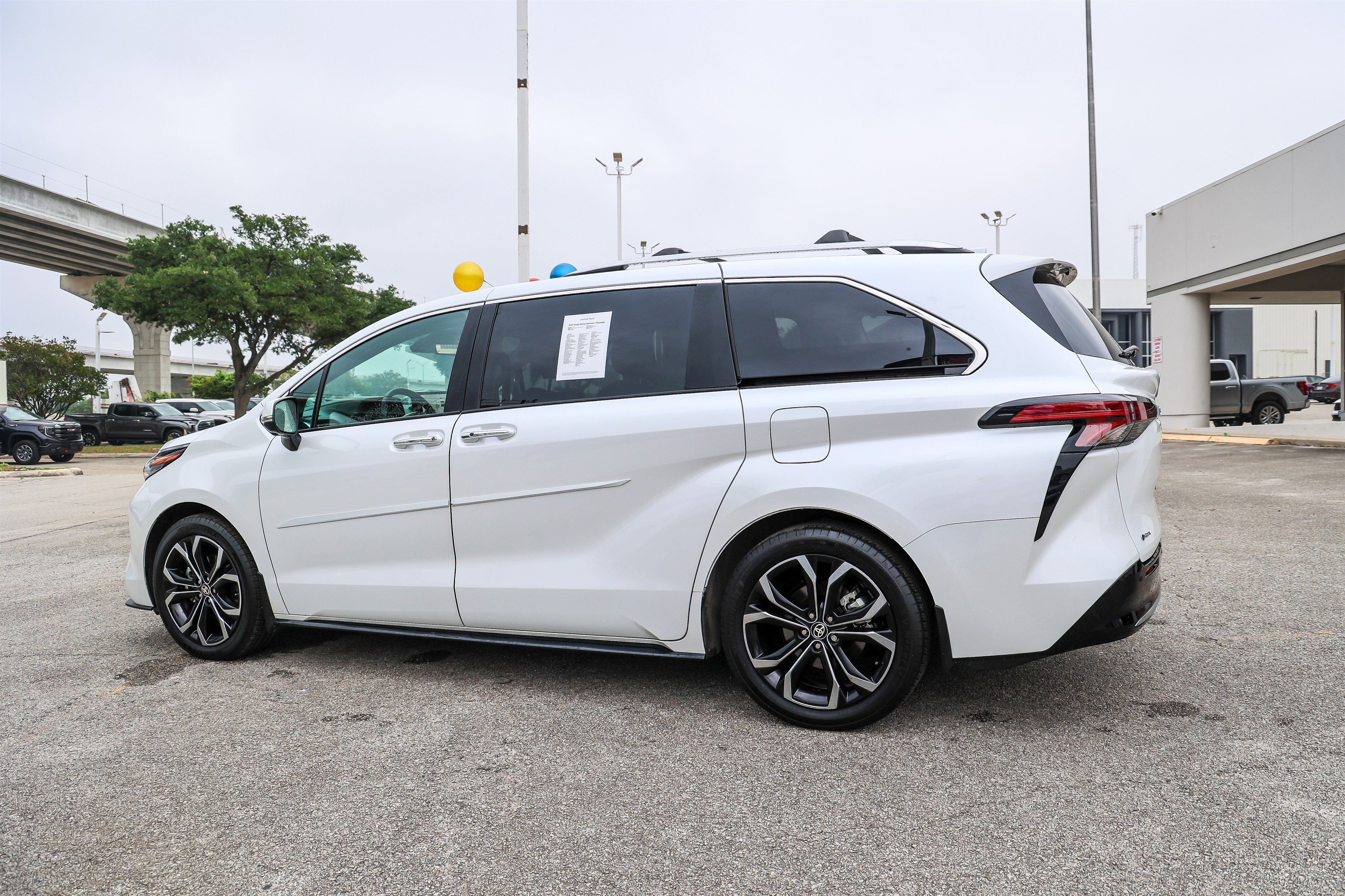 2025 Toyota SIENNA PLATINUM Platinum