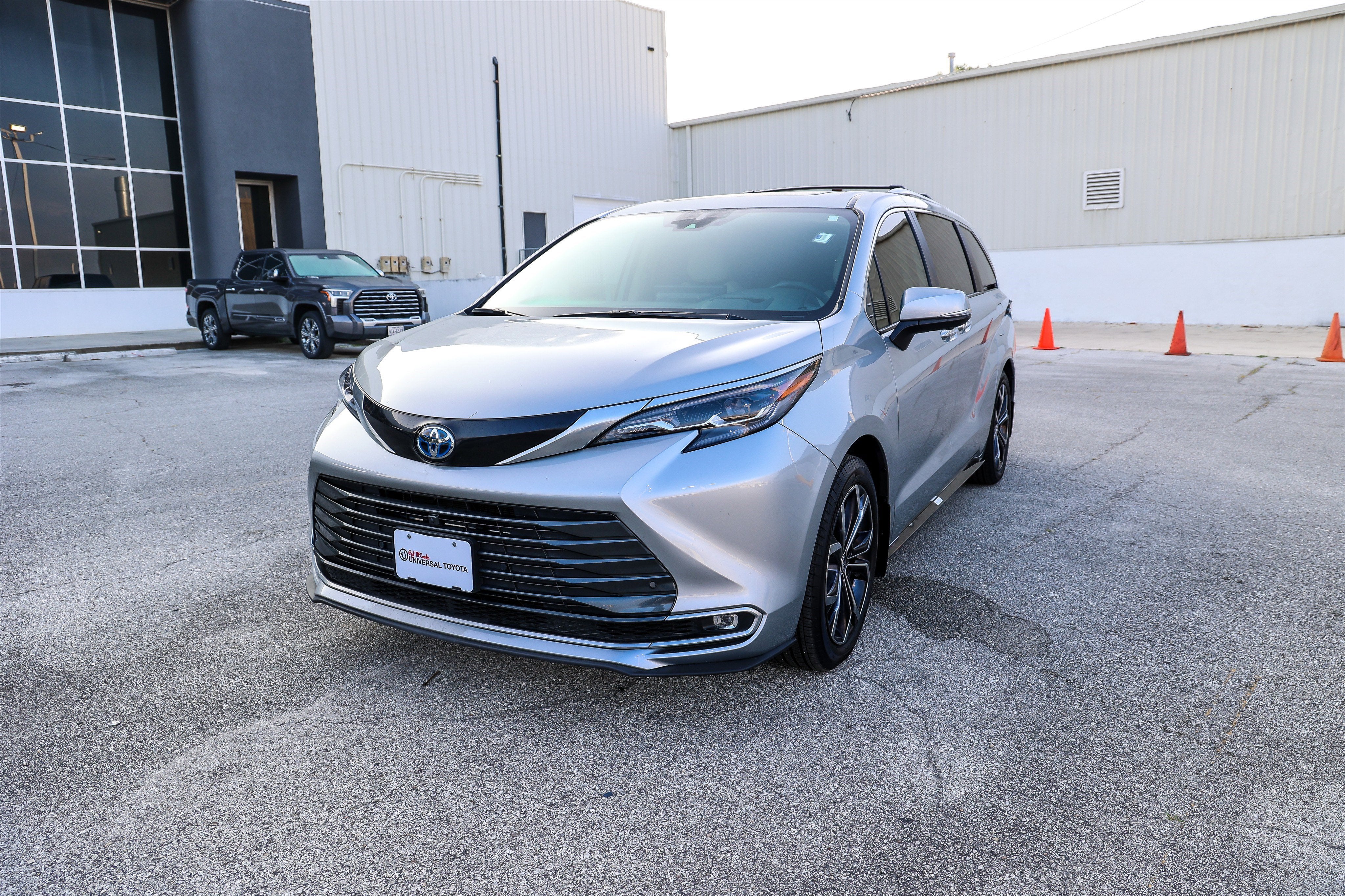 2025 Toyota Sienna Platinum