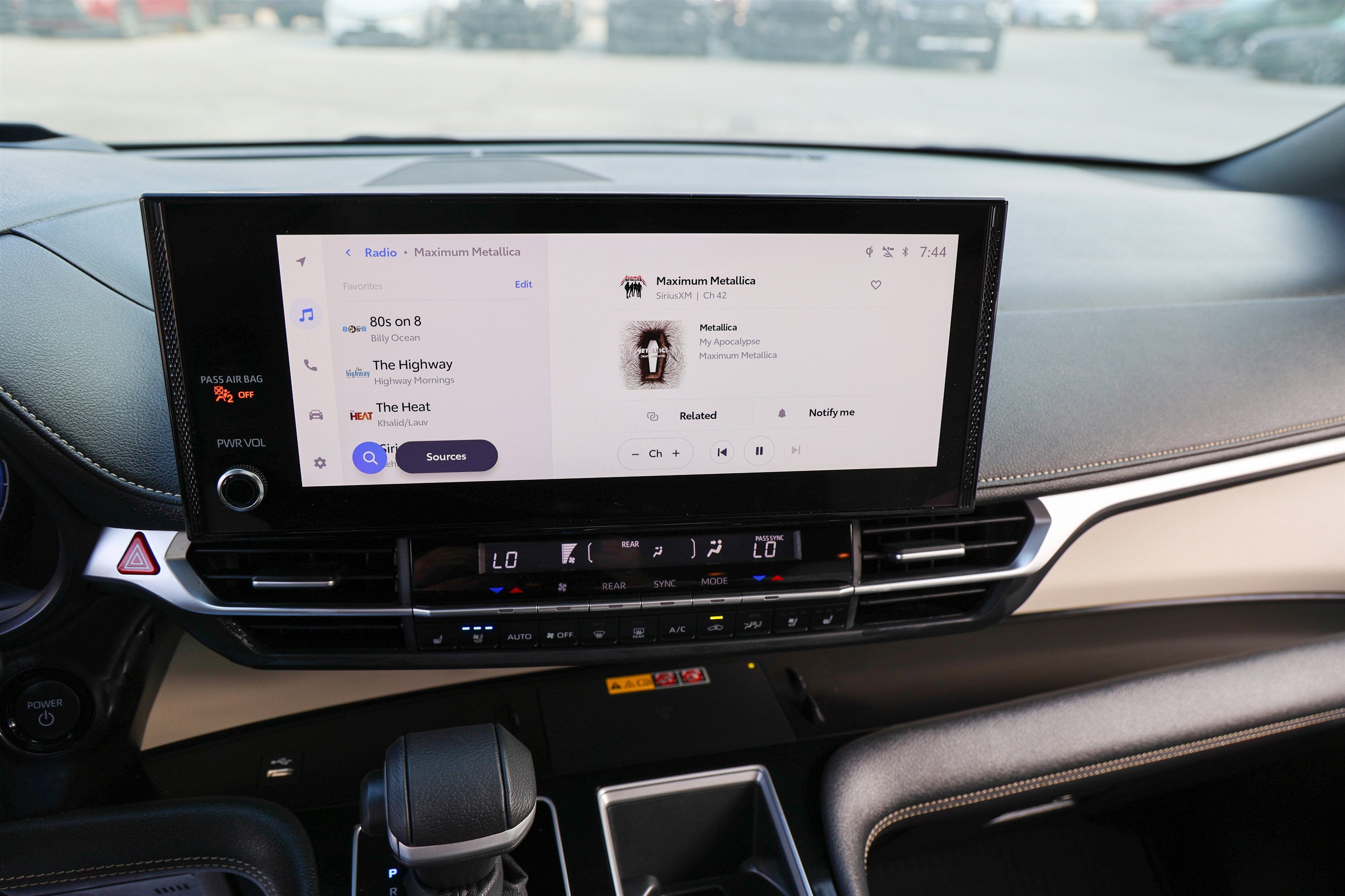 2025 Toyota Sienna Platinum