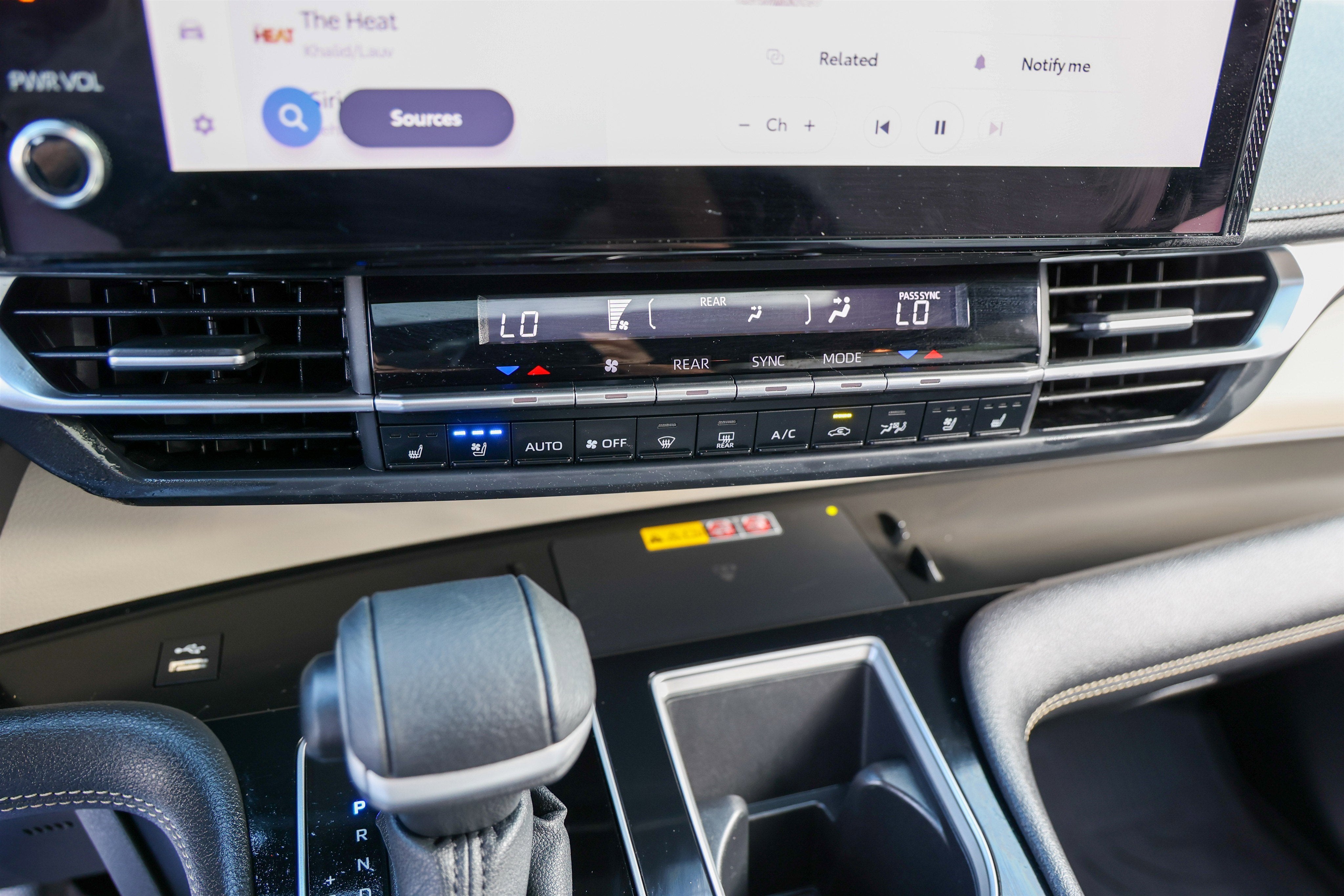 2025 Toyota Sienna Platinum