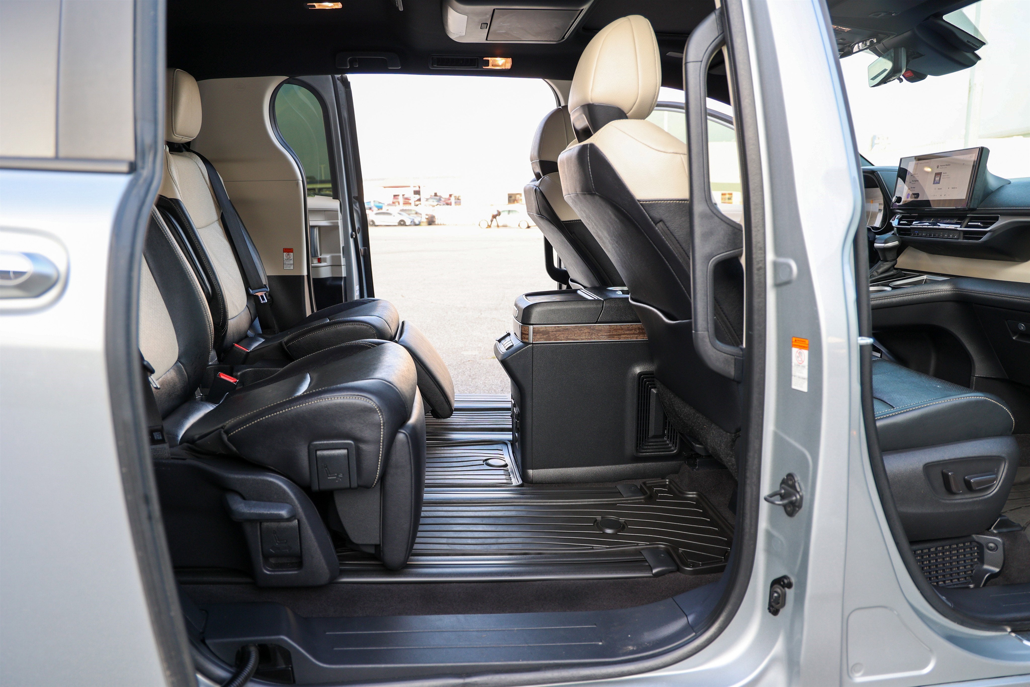2025 Toyota Sienna Platinum