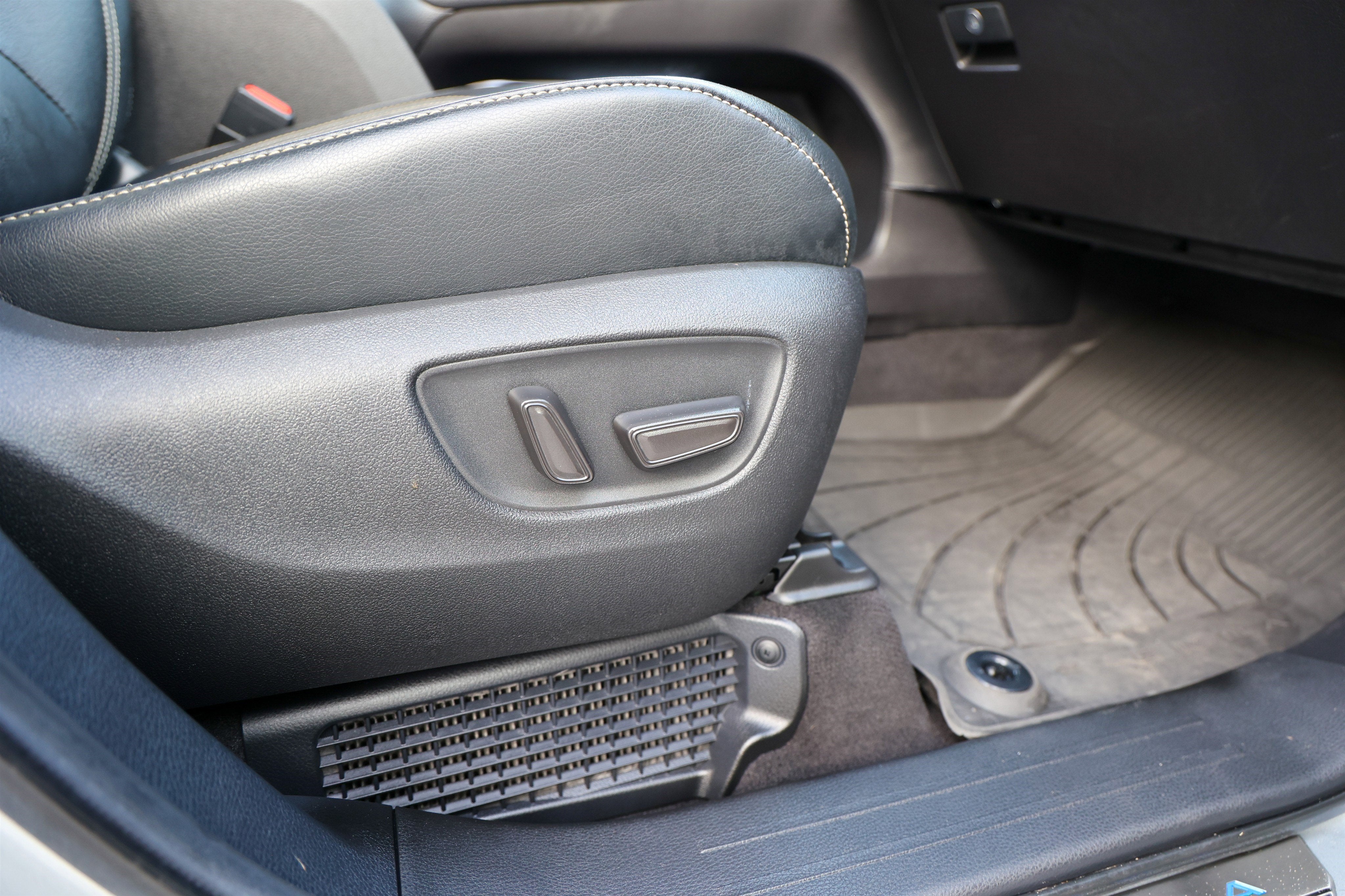 2025 Toyota Sienna Platinum