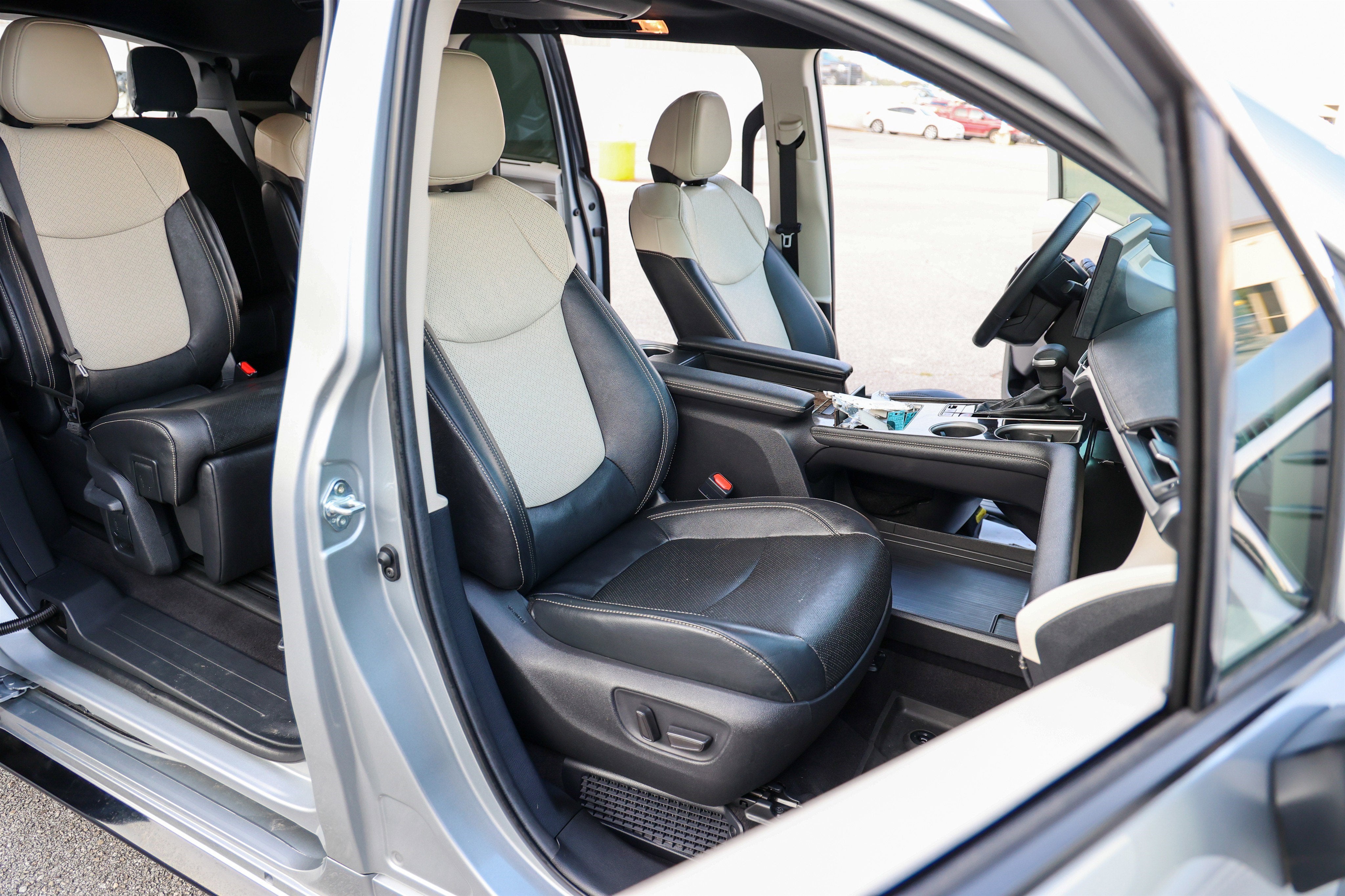 2025 Toyota Sienna Platinum