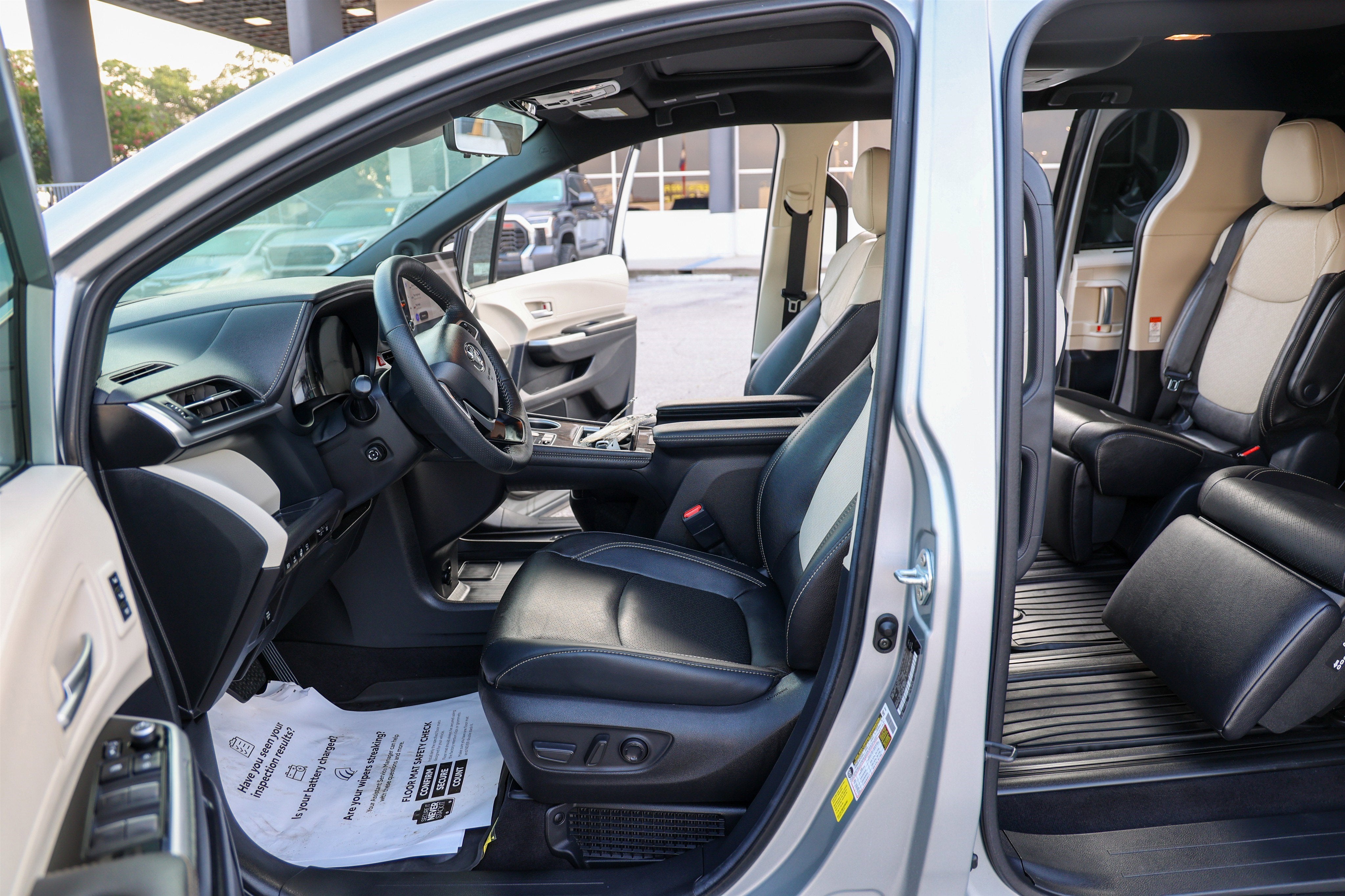 2025 Toyota Sienna Platinum