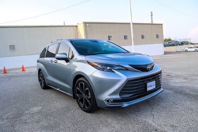 2025 Toyota Sienna Platinum