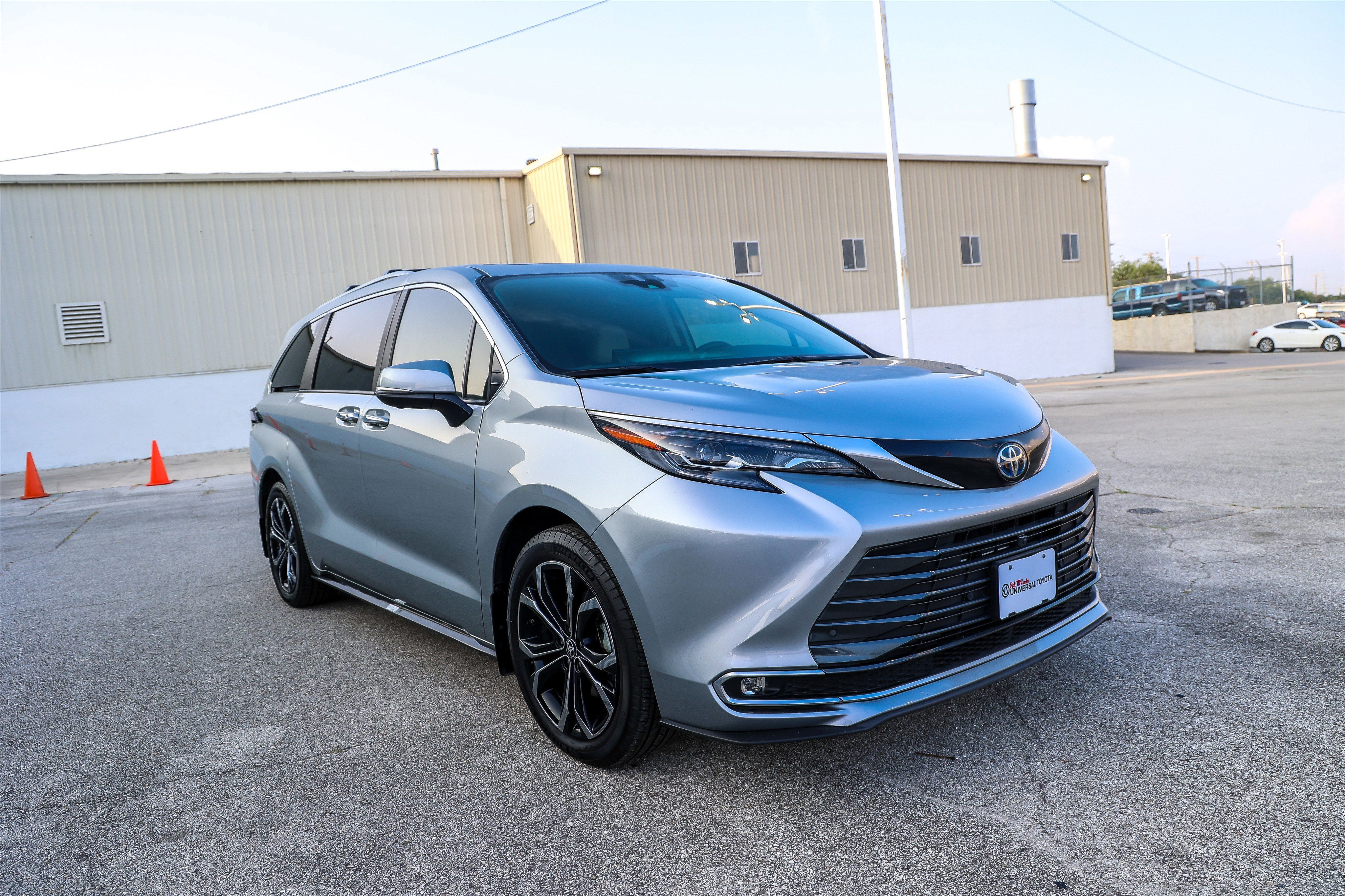2025 Toyota Sienna Platinum