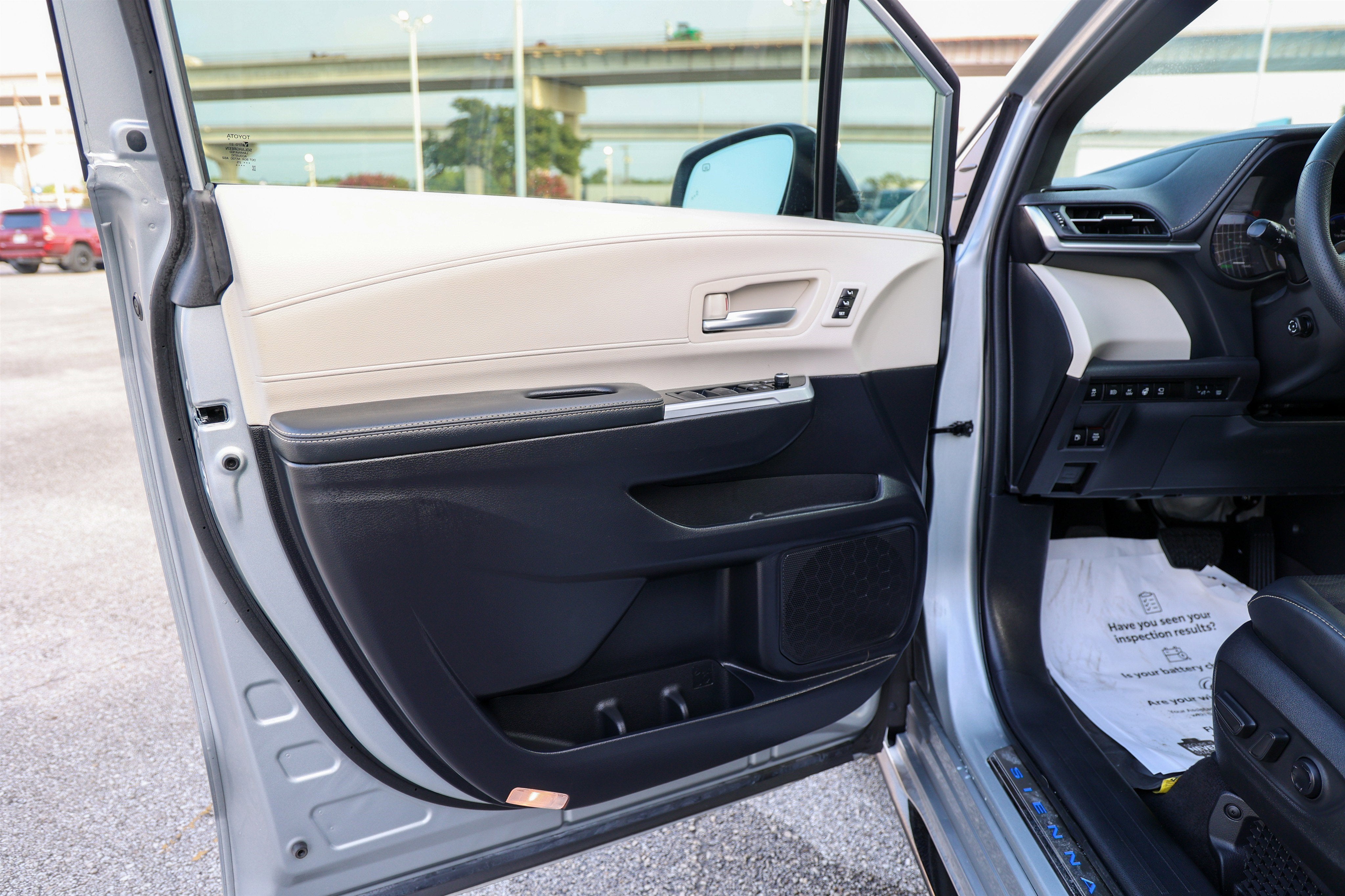 2025 Toyota Sienna Platinum