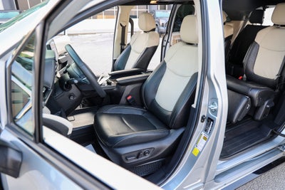 2025 Toyota Sienna Platinum