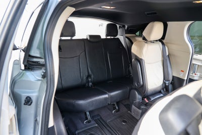 2025 Toyota Sienna Platinum