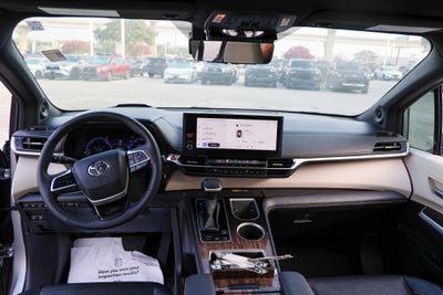 2025 Toyota Sienna Platinum