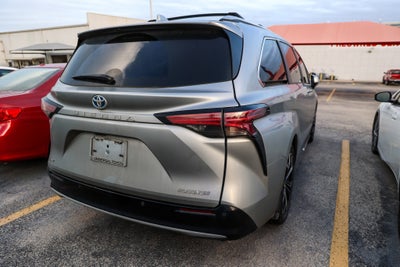 2025 Toyota Sienna Platinum