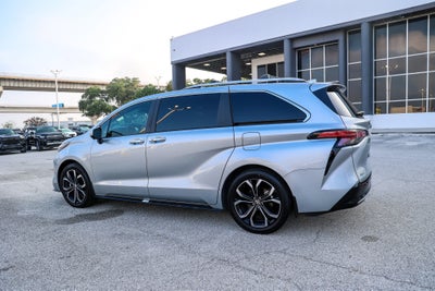 2025 Toyota Sienna Platinum