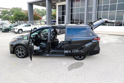 2025 Toyota Sienna Platinum