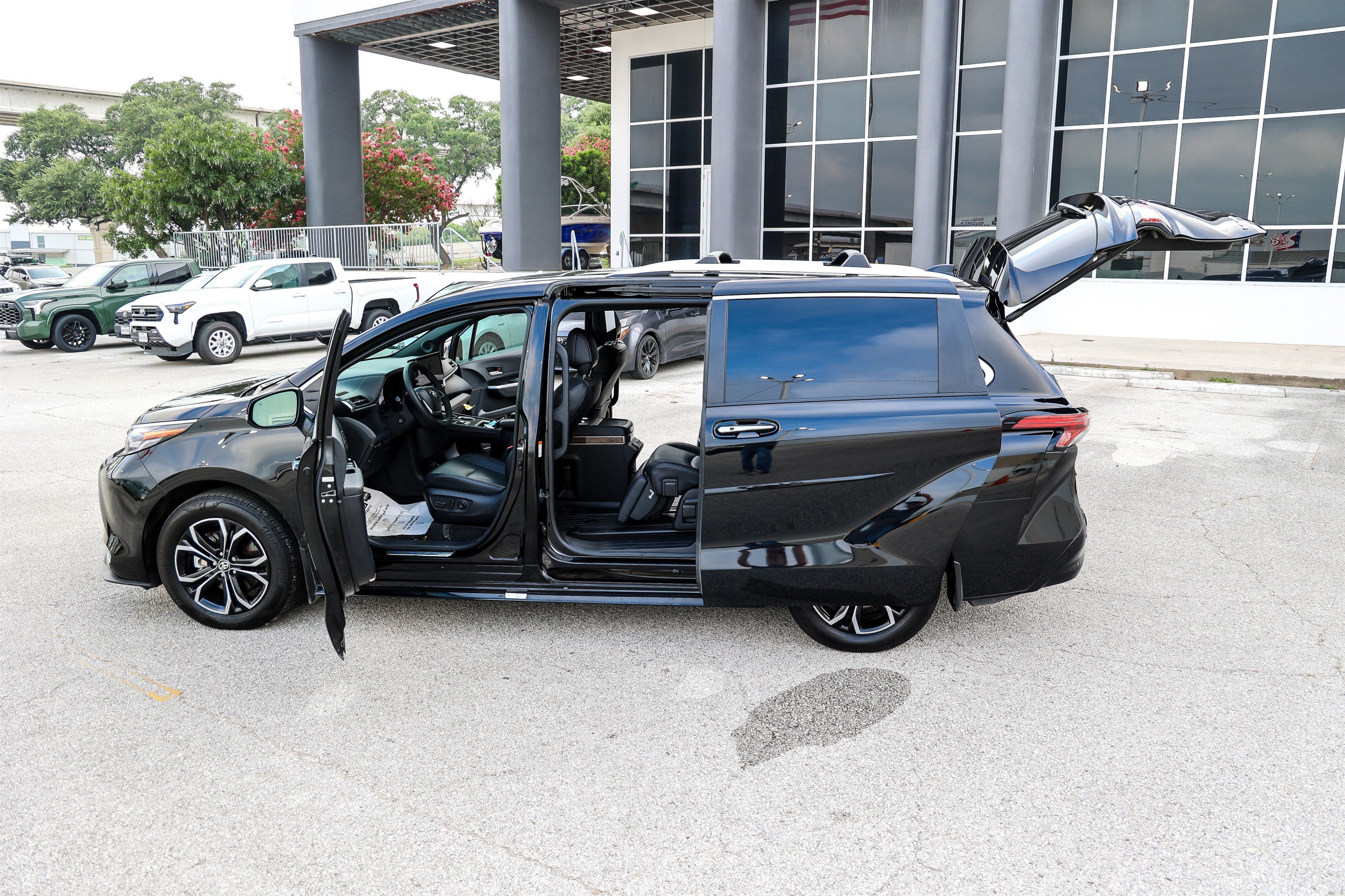 2025 Toyota Sienna Platinum