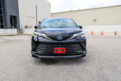 2025 Toyota Sienna Platinum