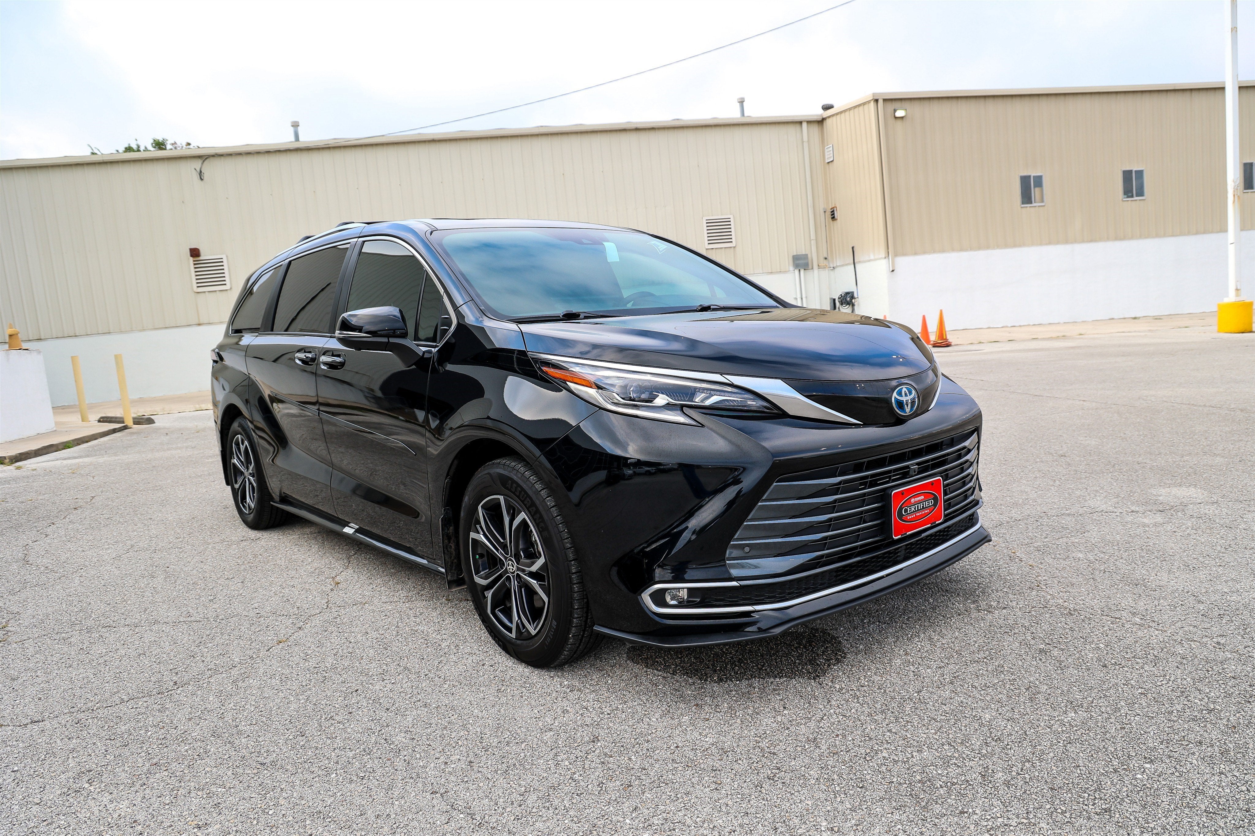 2025 Toyota Sienna Platinum