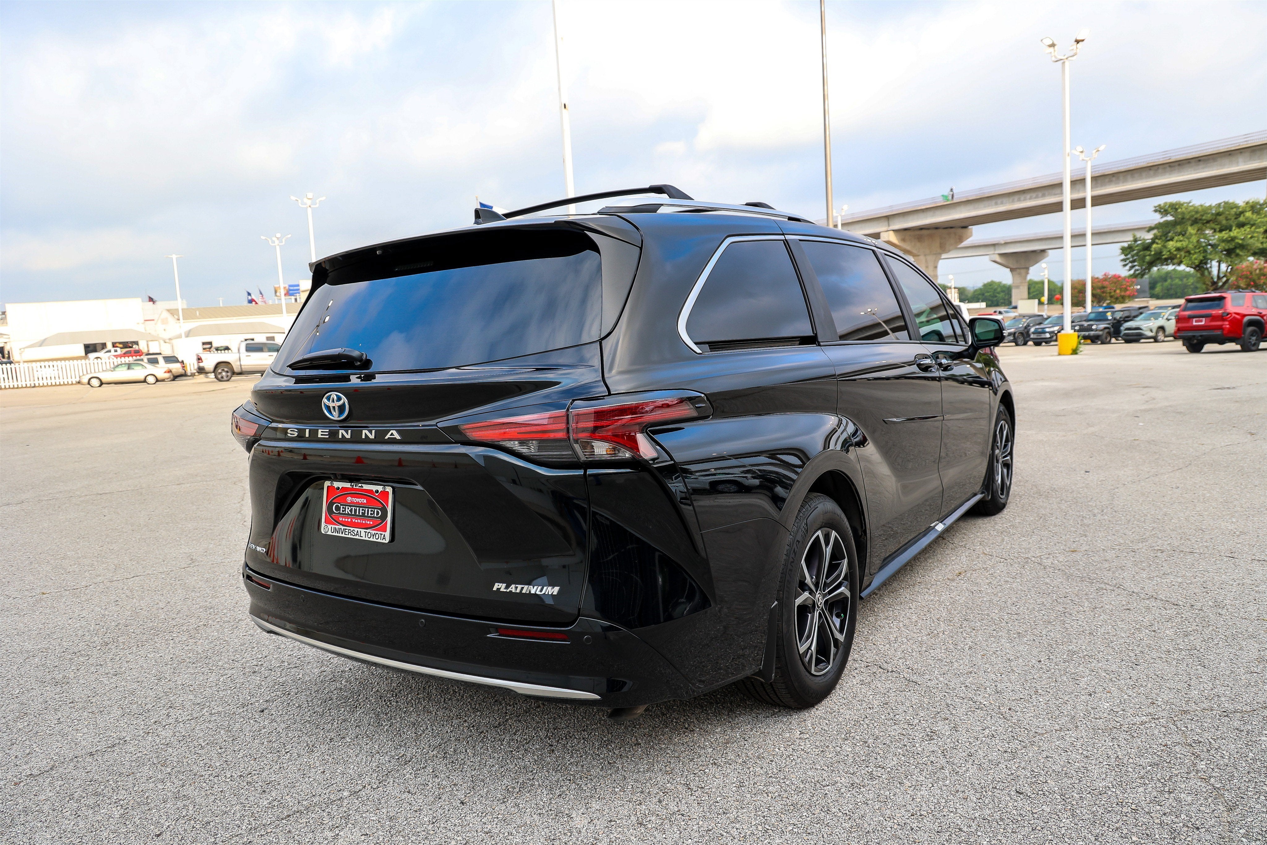 2025 Toyota Sienna Platinum