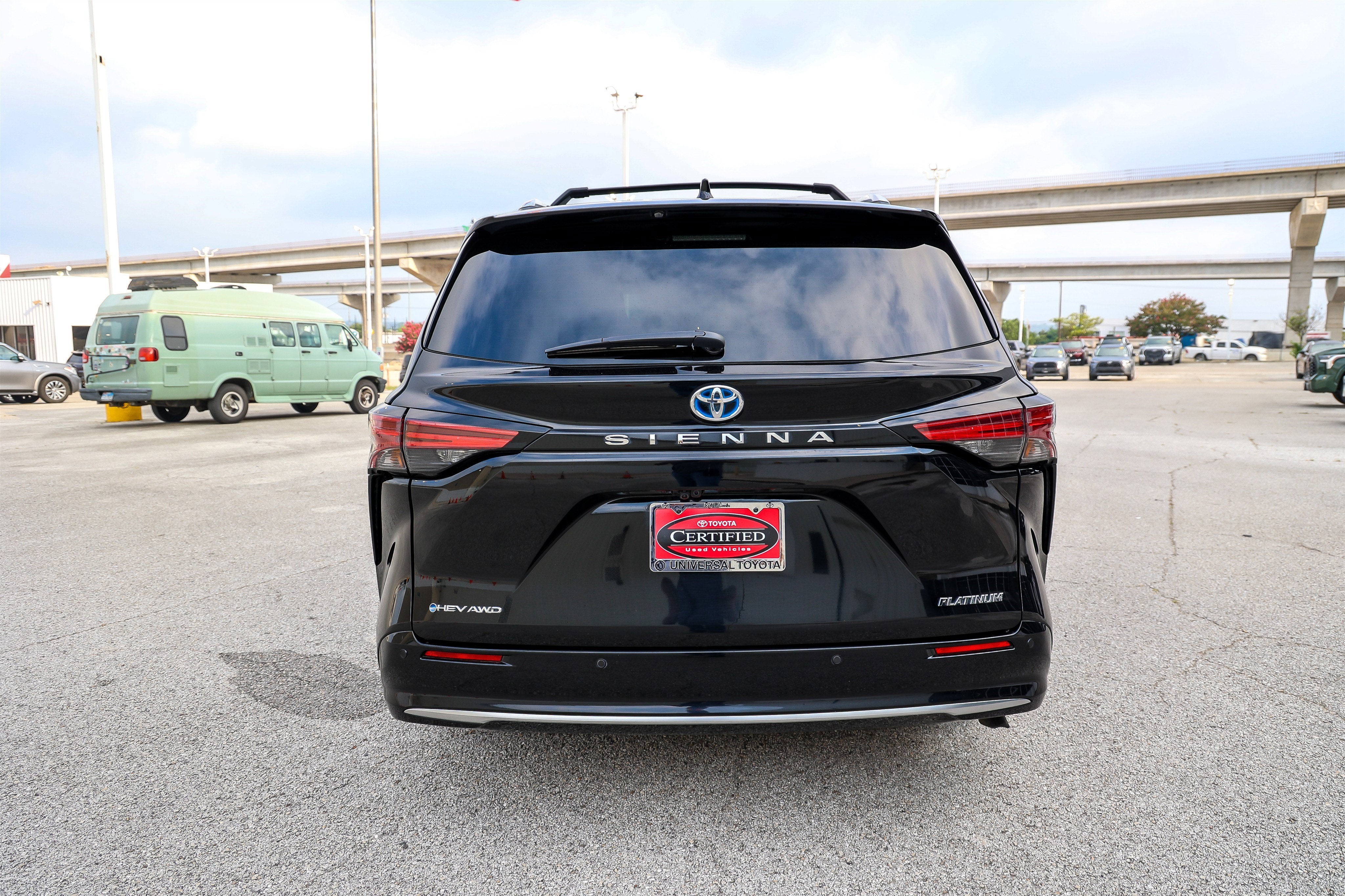 2025 Toyota Sienna Platinum