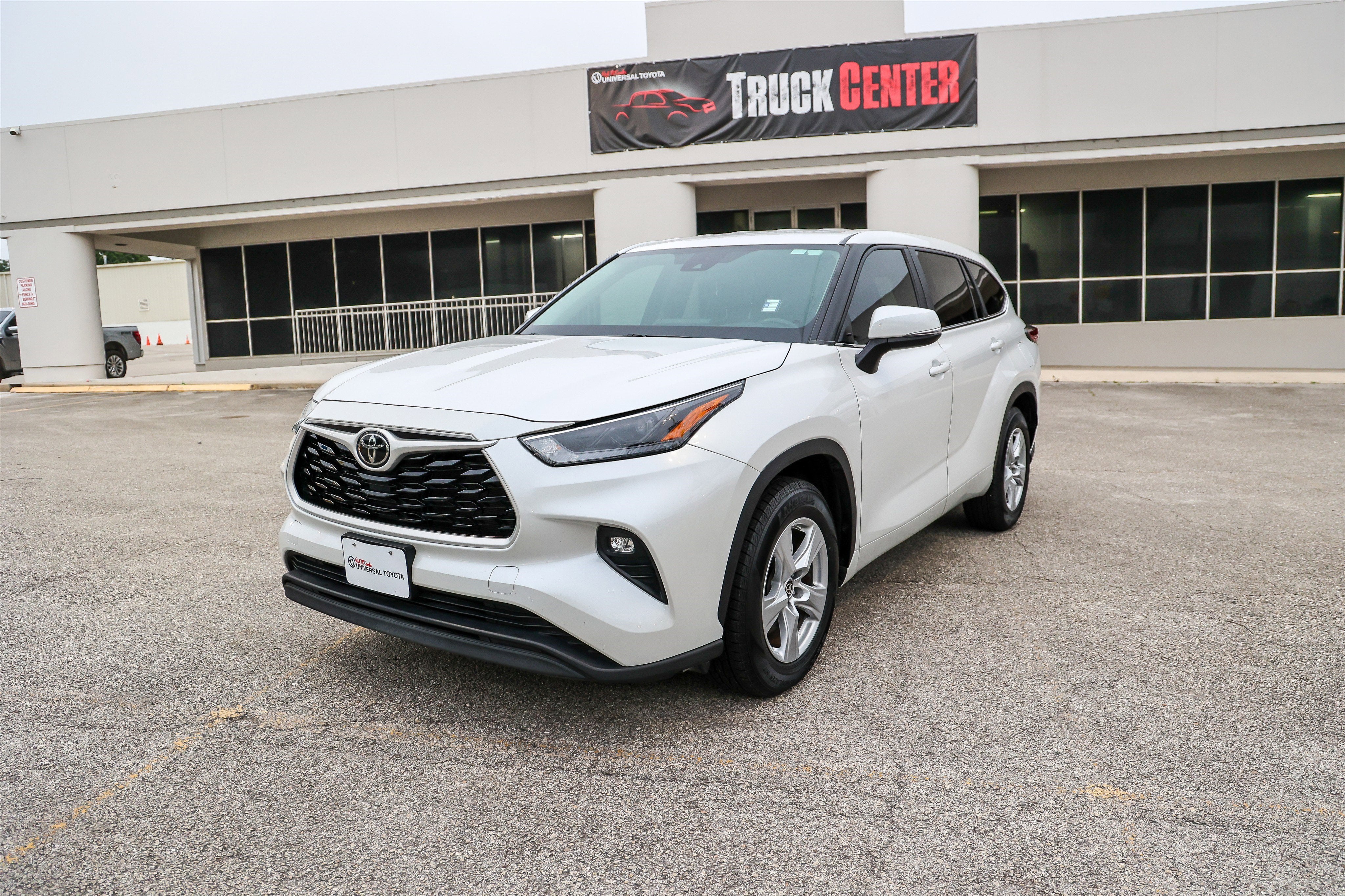 2024 Toyota HIGHLANDER LE