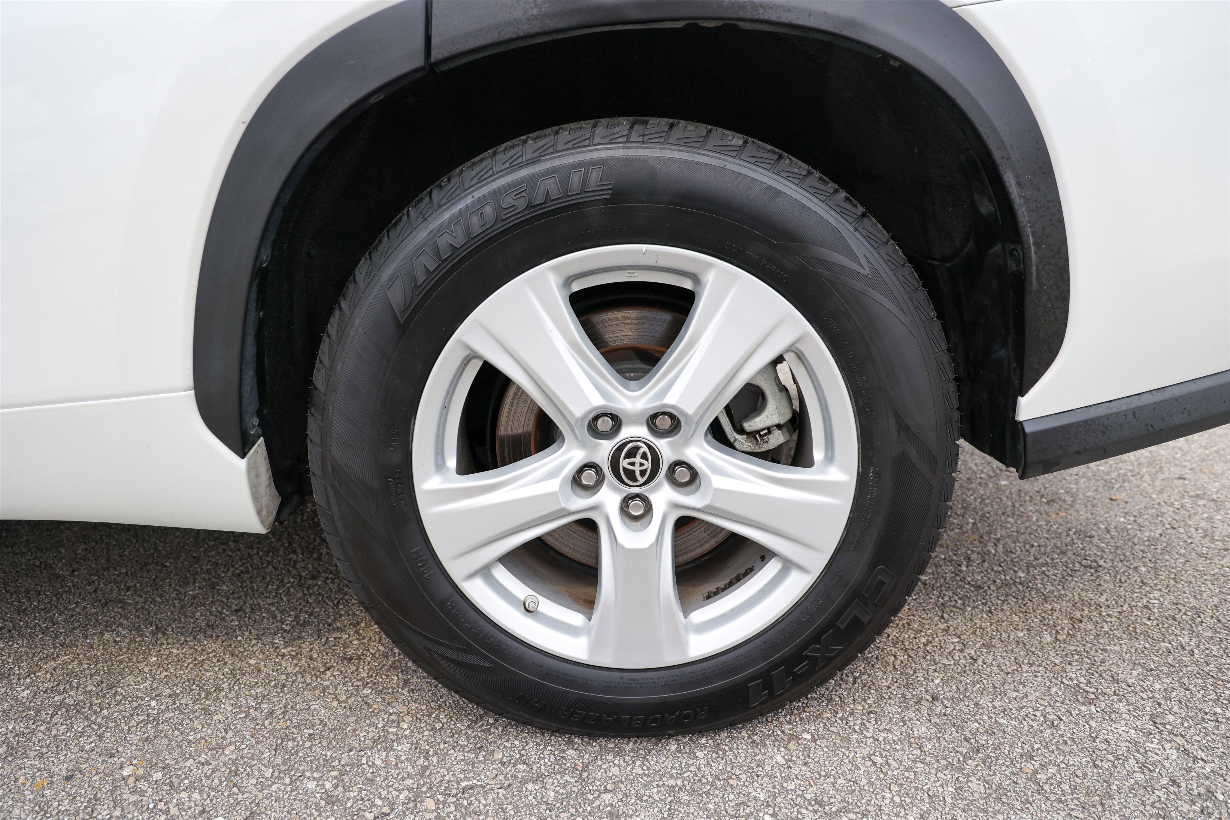 2024 Toyota HIGHLANDER LE