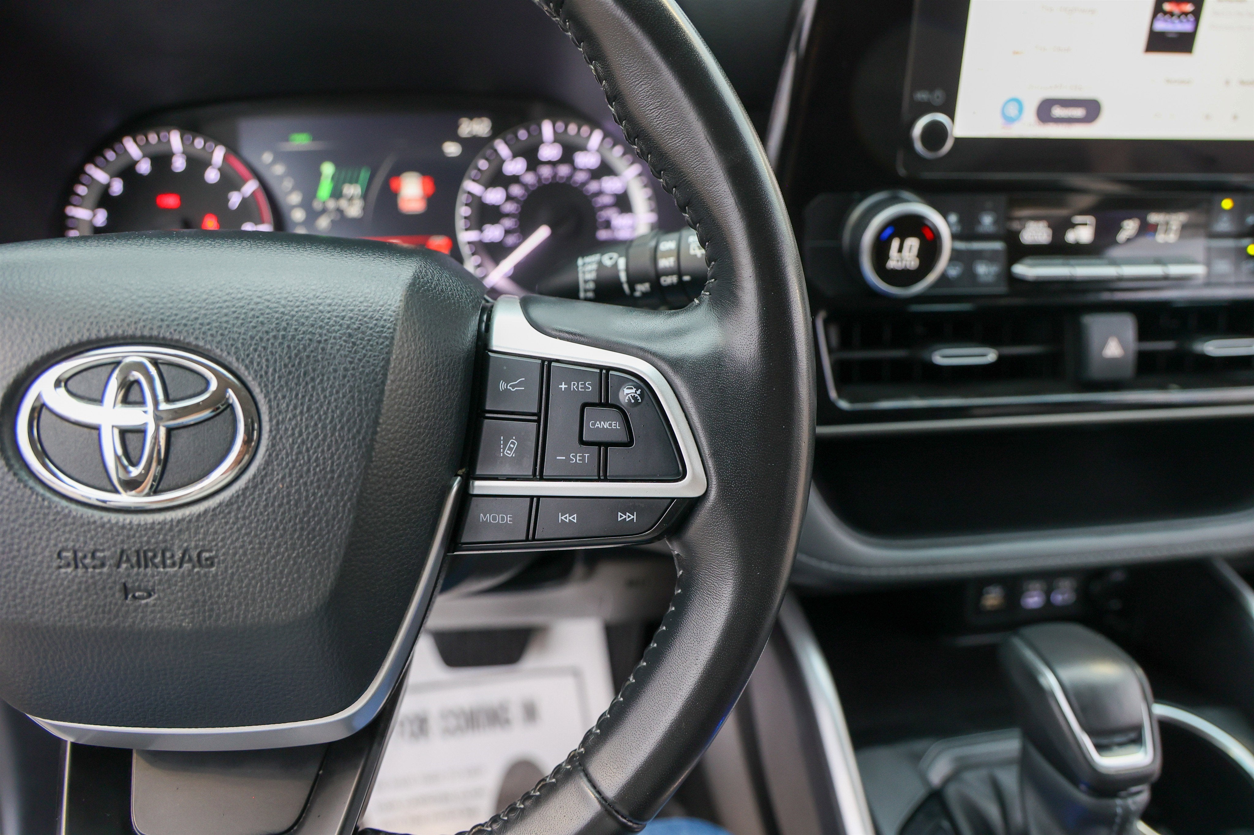 2024 Toyota HIGHLANDER LE