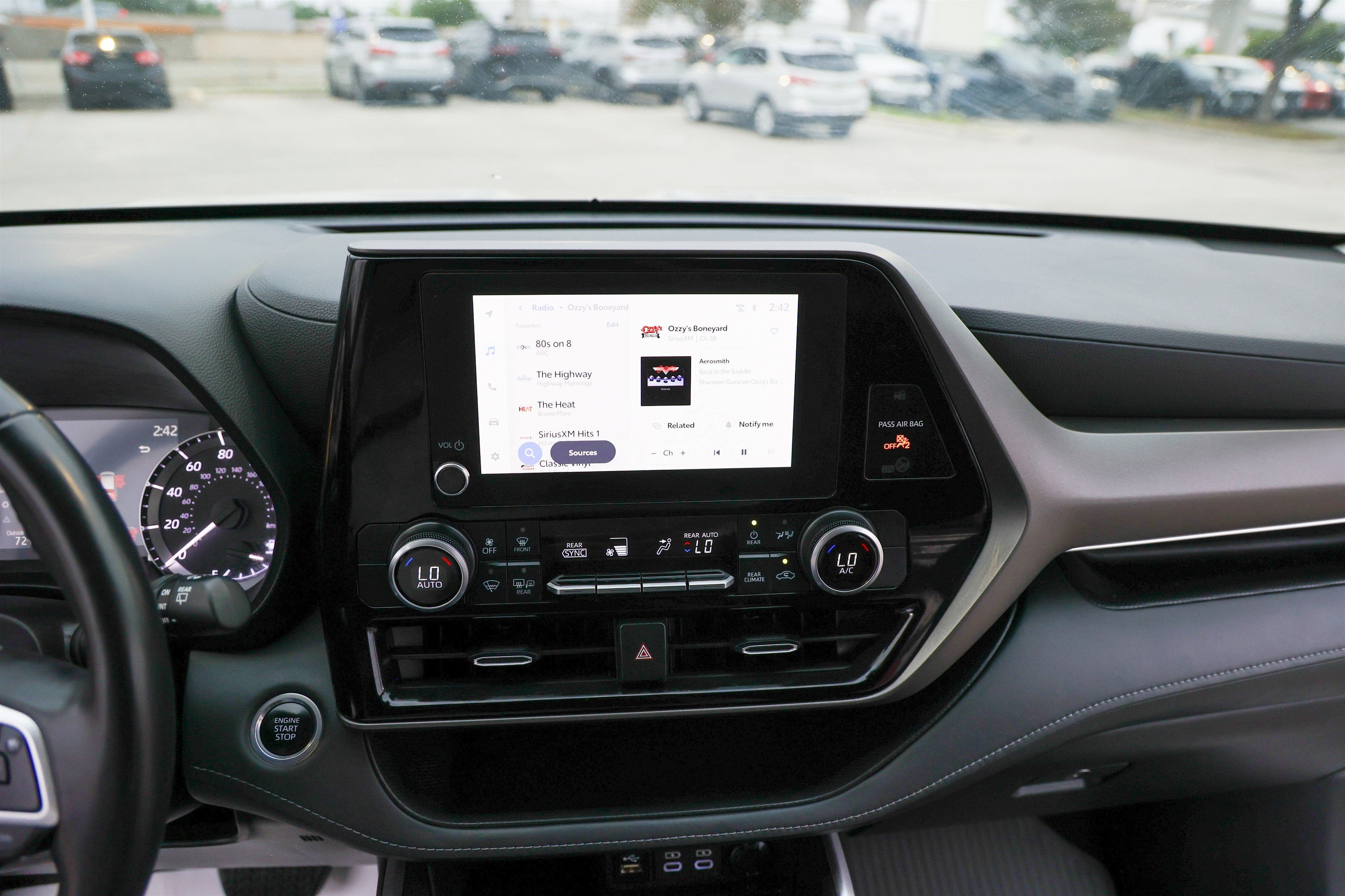 2024 Toyota HIGHLANDER LE