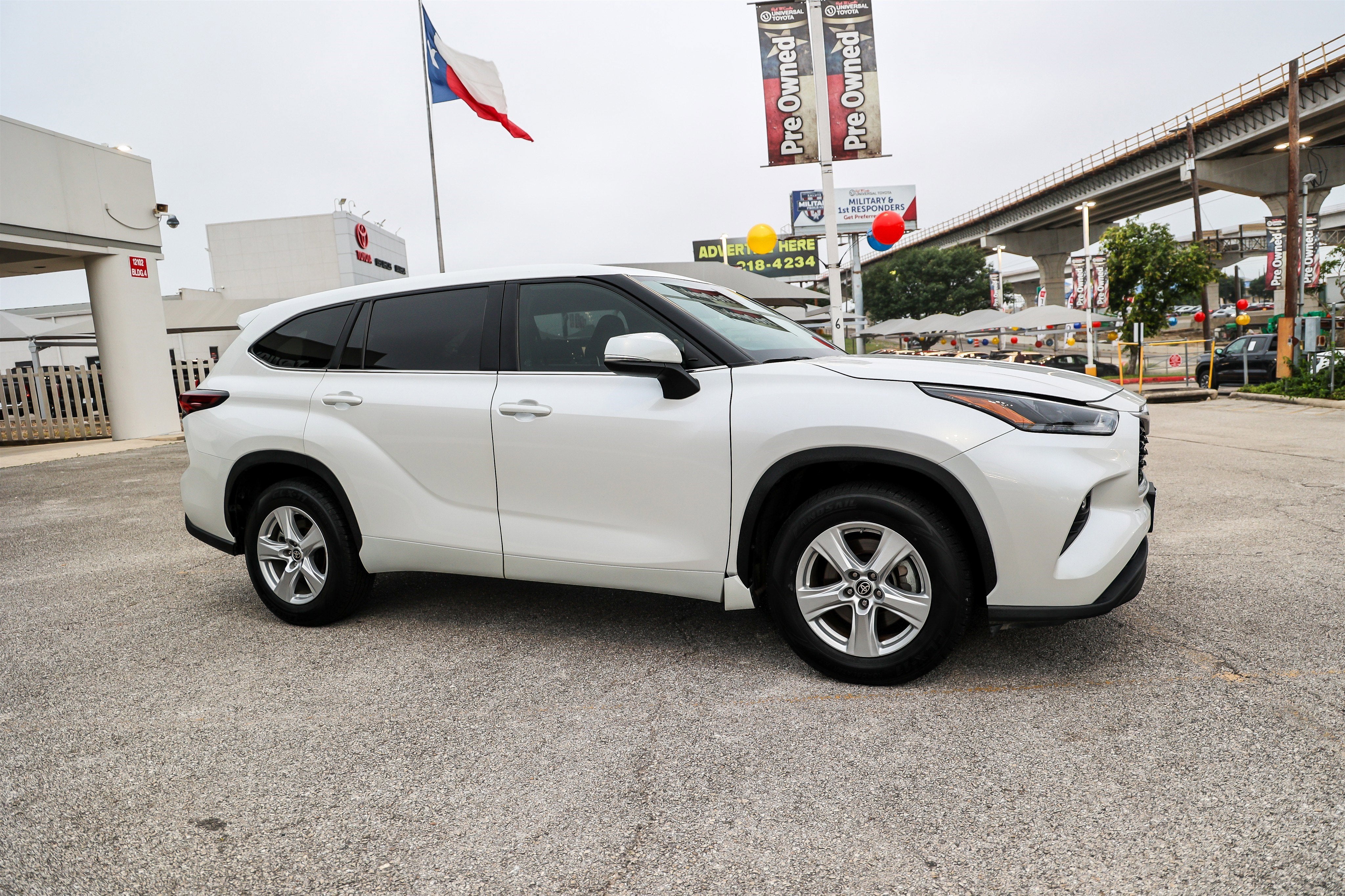 2024 Toyota HIGHLANDER LE