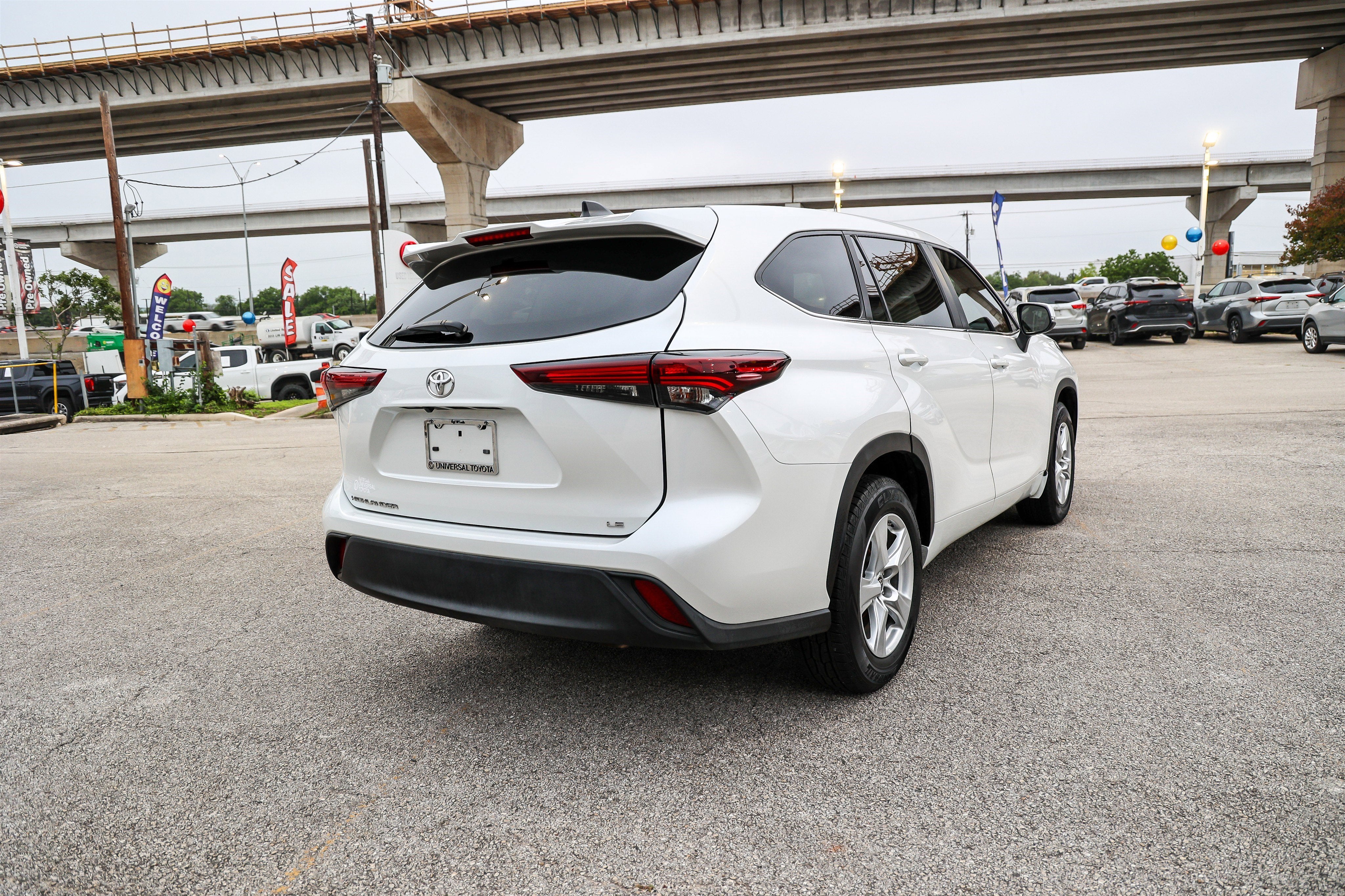 2024 Toyota HIGHLANDER LE