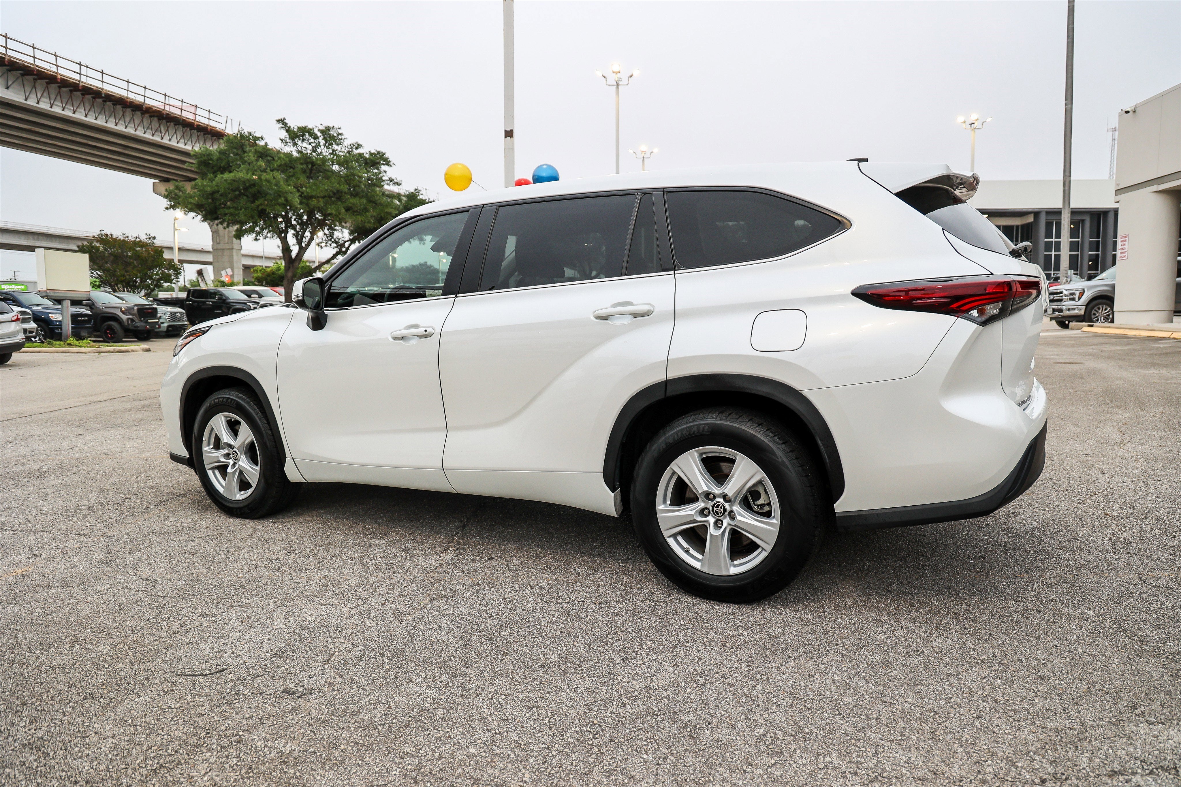 2024 Toyota HIGHLANDER LE