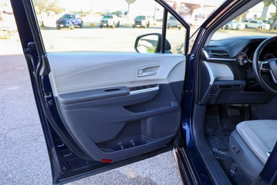 2021 Toyota SIENNA LE LE