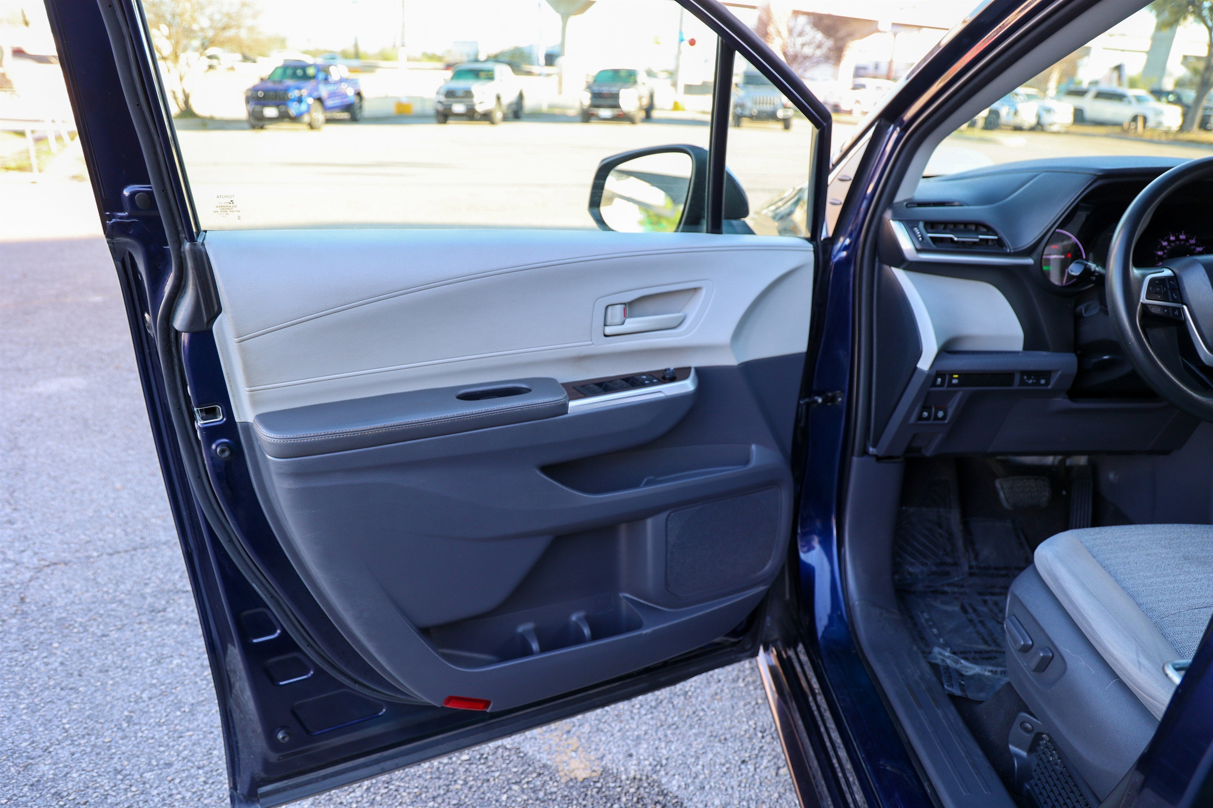 2021 Toyota SIENNA LE LE