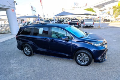 2021 Toyota SIENNA LE LE