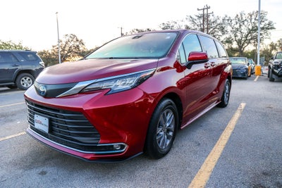 2022 Toyota SIENNA XLE XLE