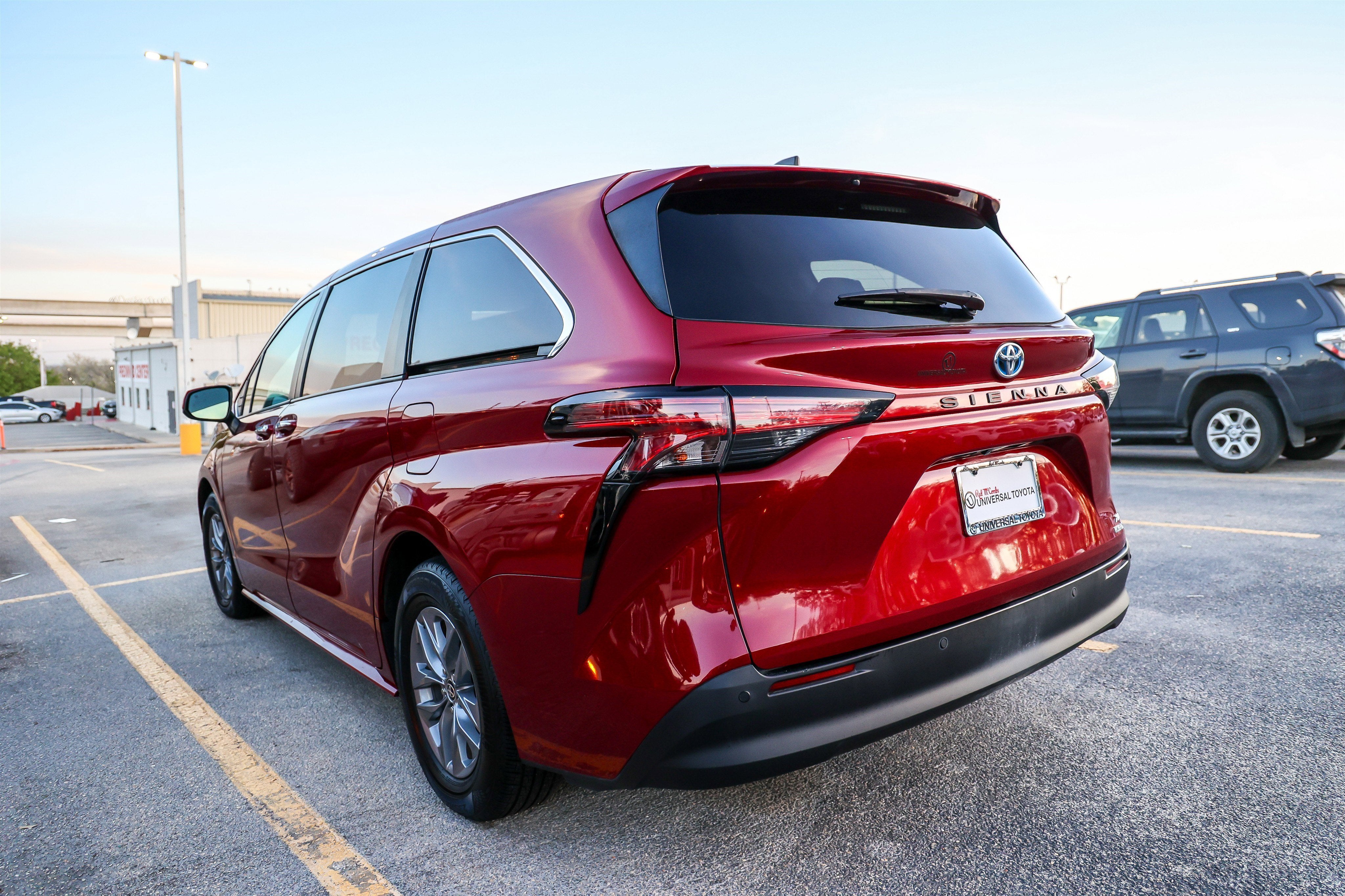2022 Toyota SIENNA XLE XLE