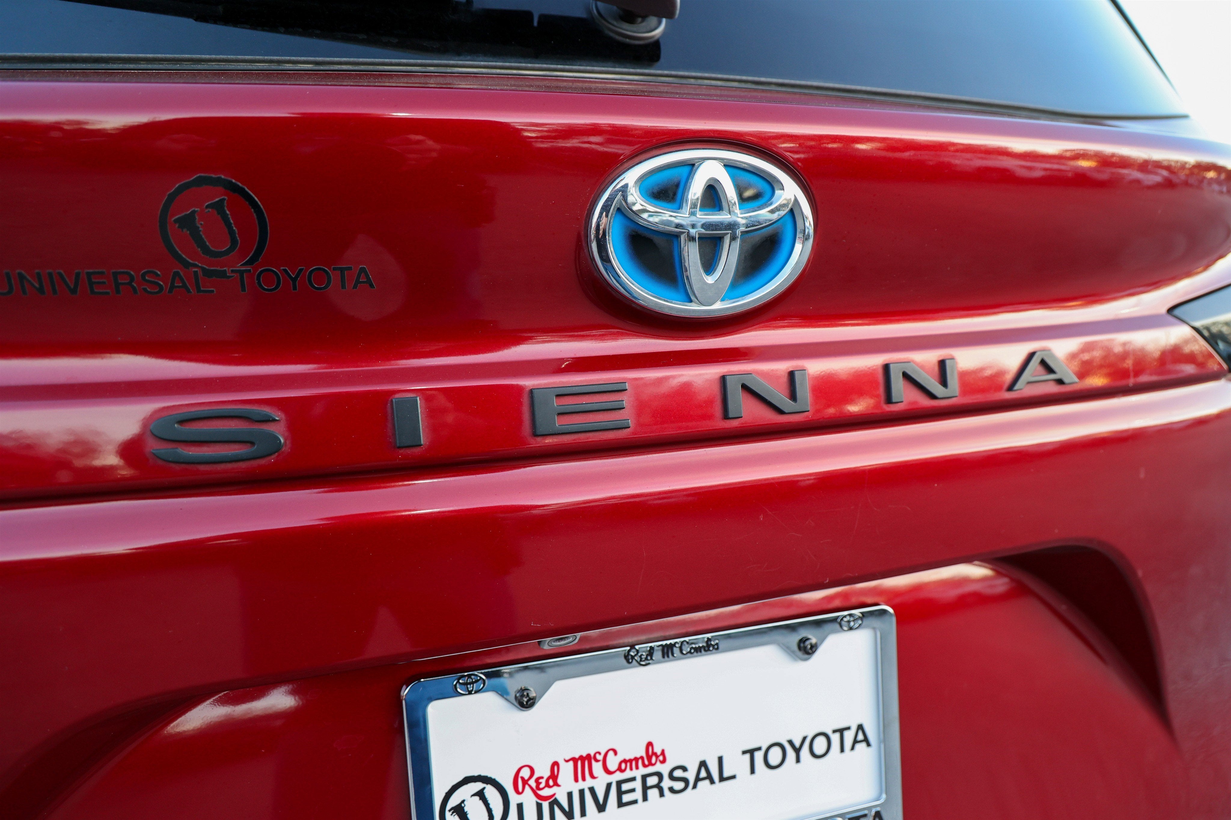 2022 Toyota SIENNA XLE XLE