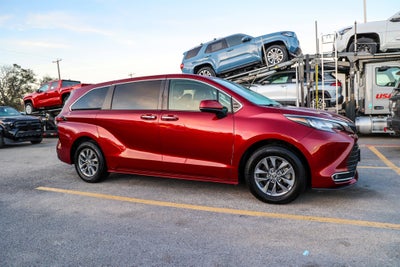 2022 Toyota SIENNA XLE XLE