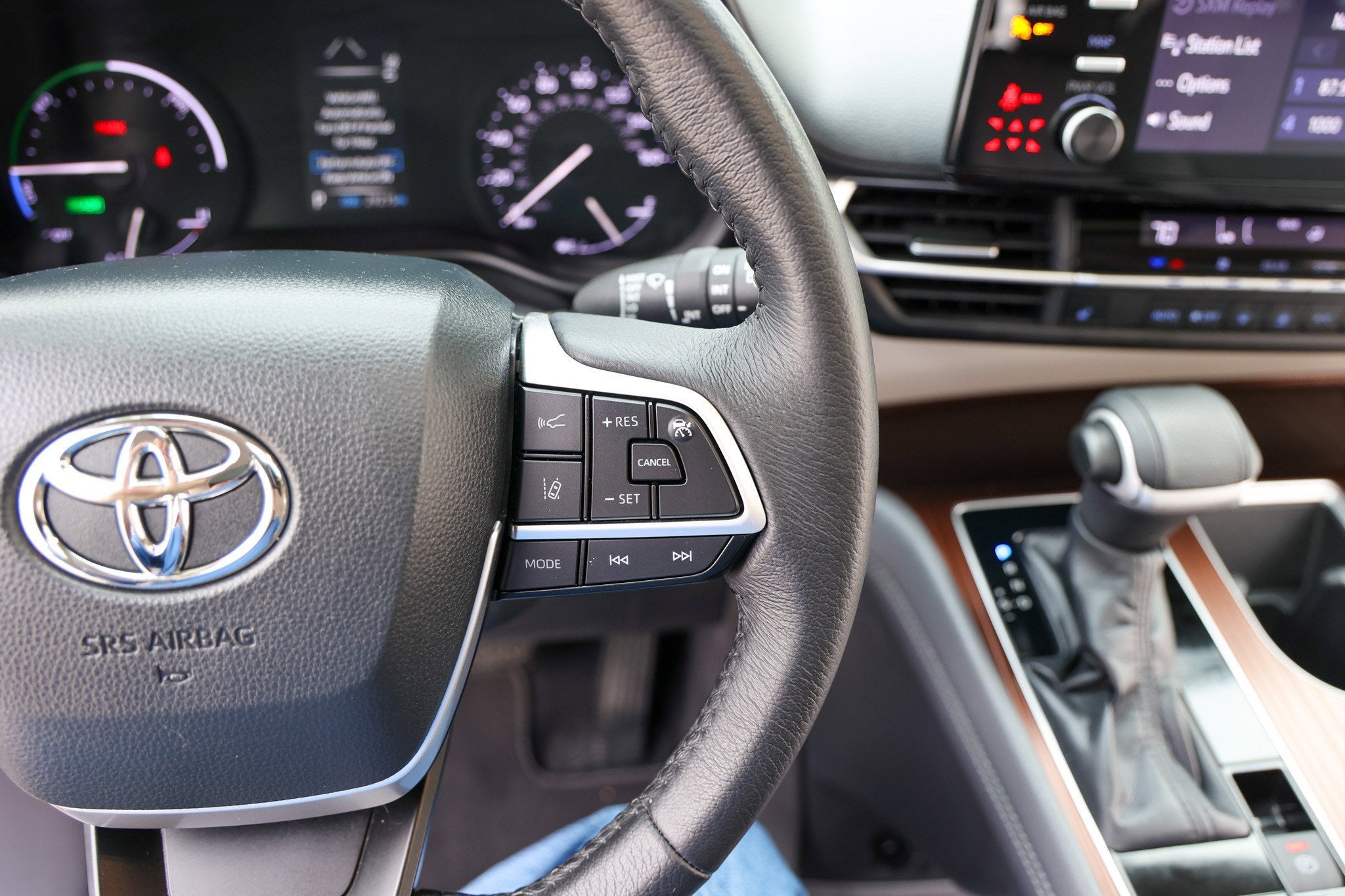 2022 Toyota SIENNA XLE XLE