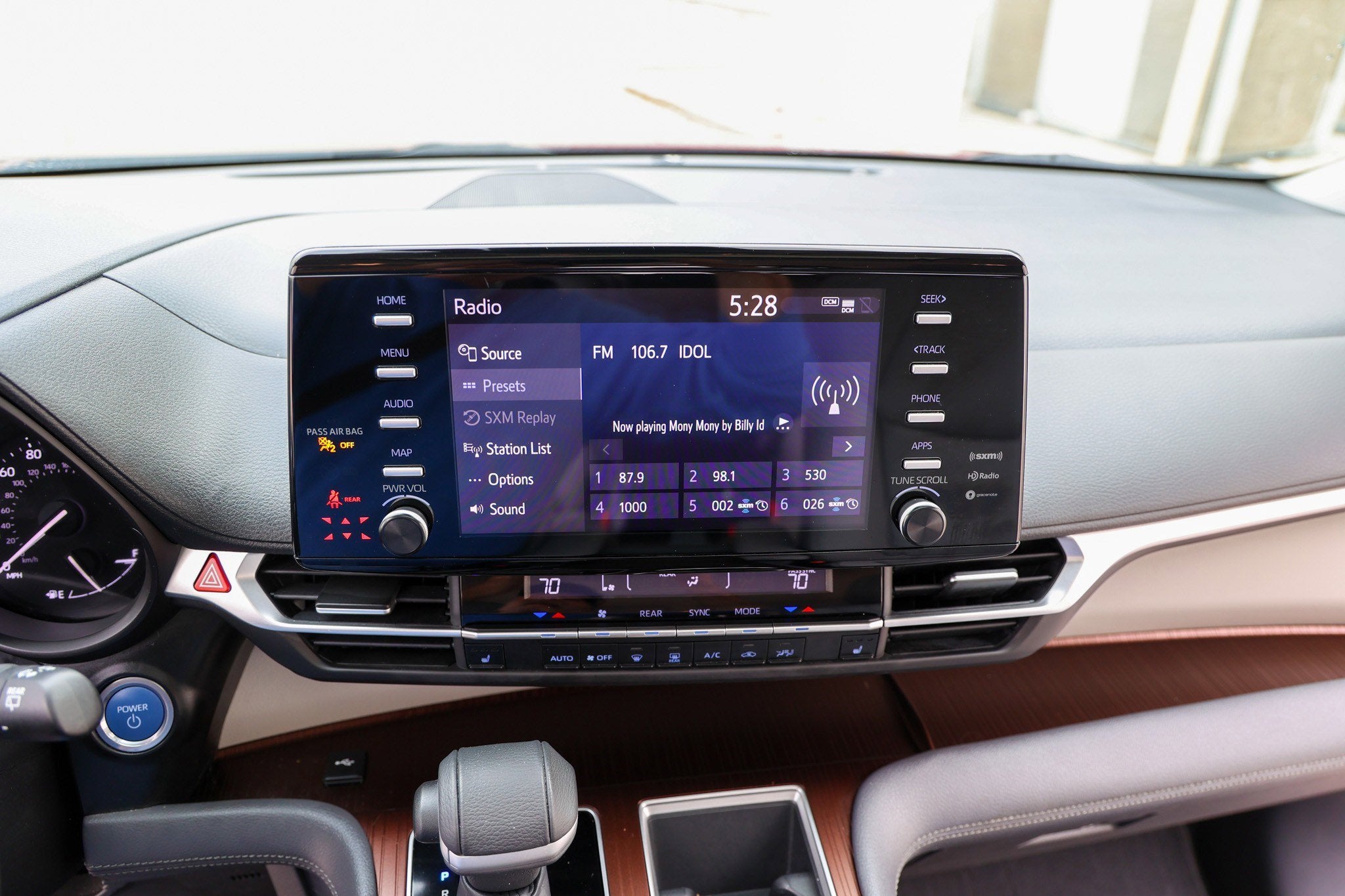 2022 Toyota SIENNA XLE XLE