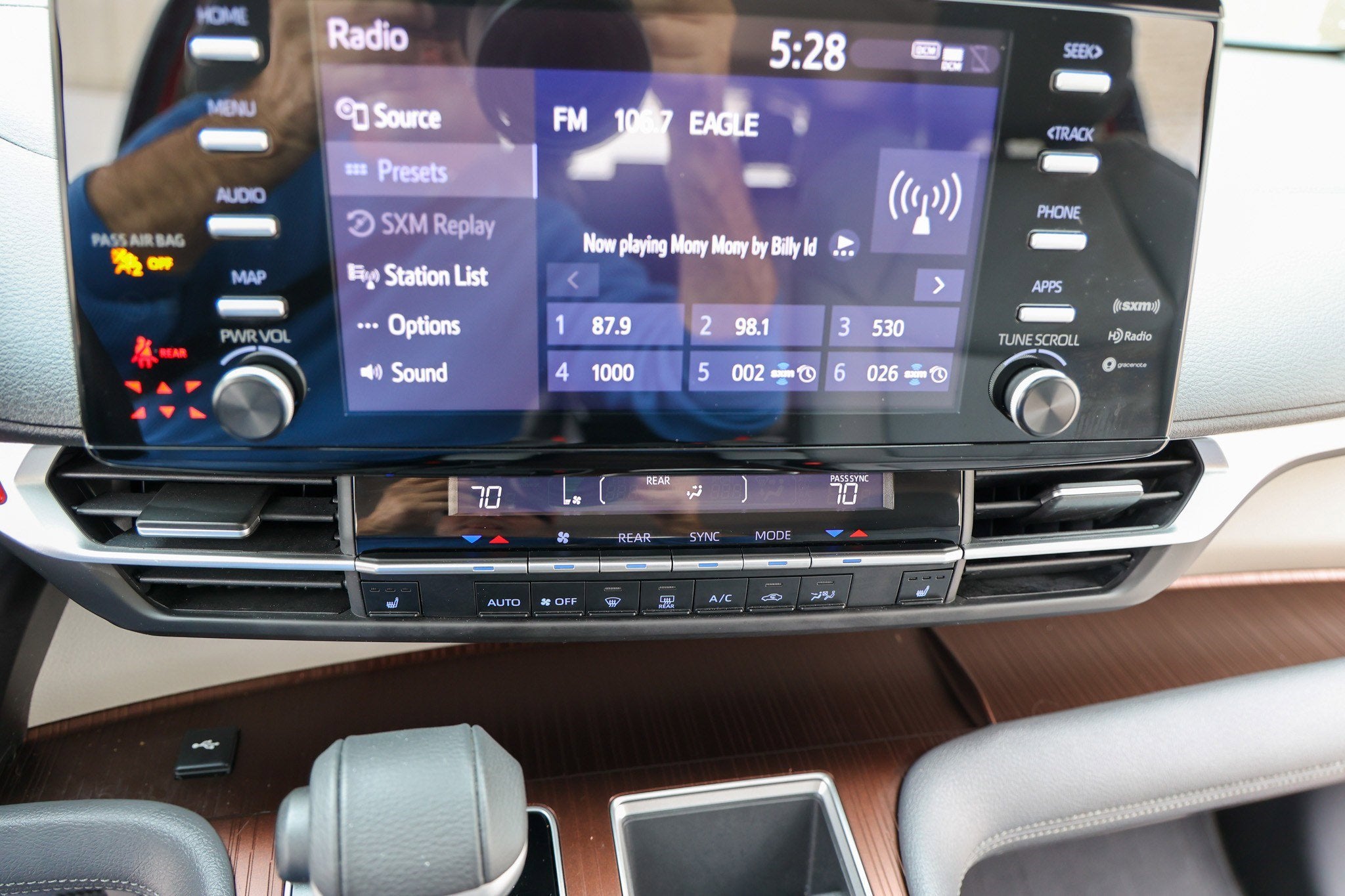 2022 Toyota SIENNA XLE XLE