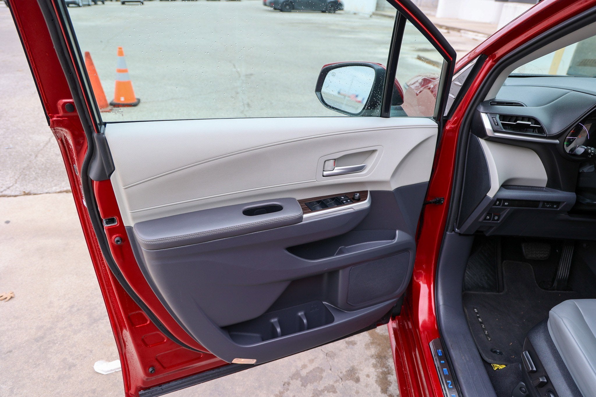 2022 Toyota SIENNA XLE XLE