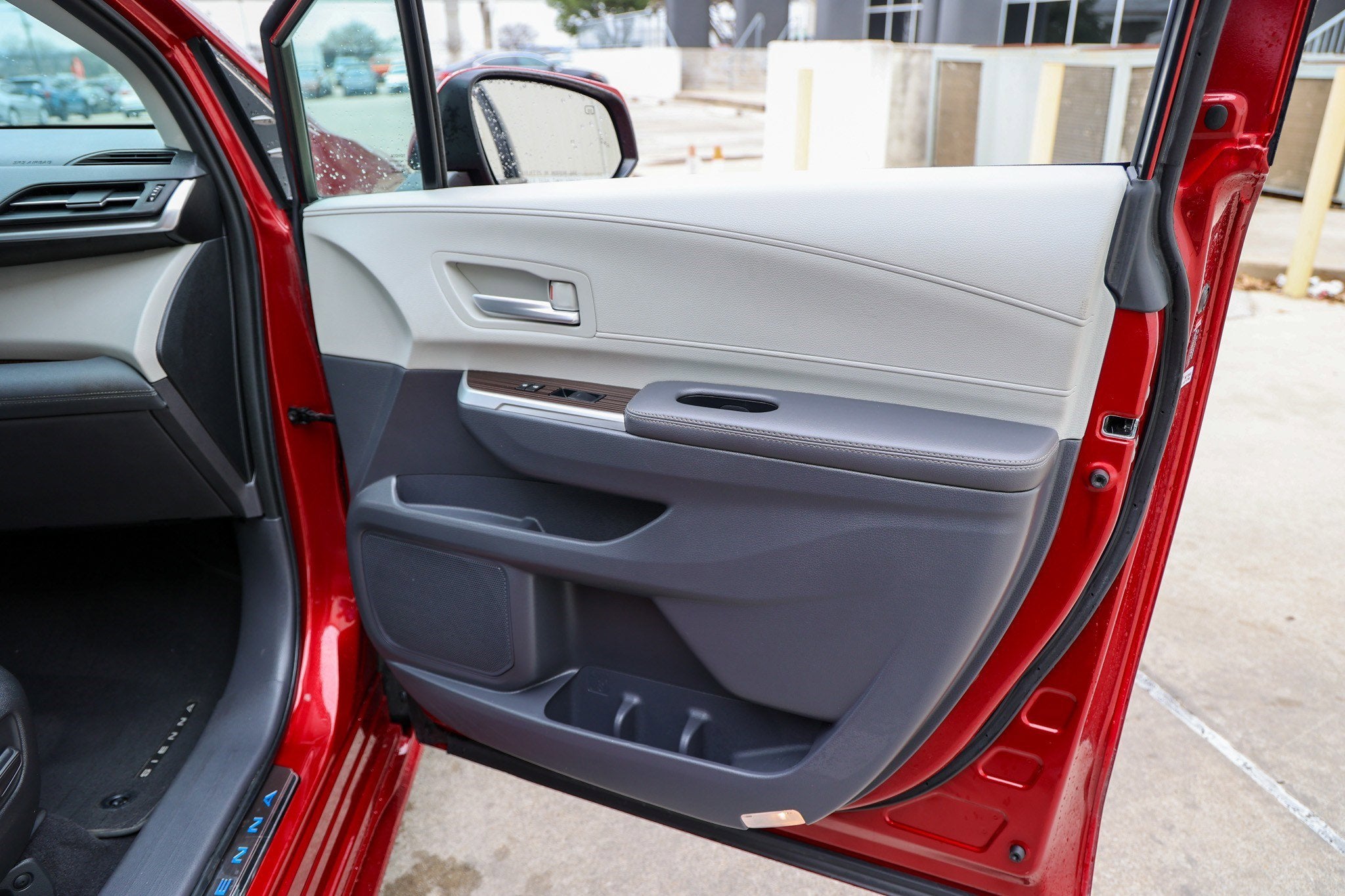 2022 Toyota SIENNA XLE XLE